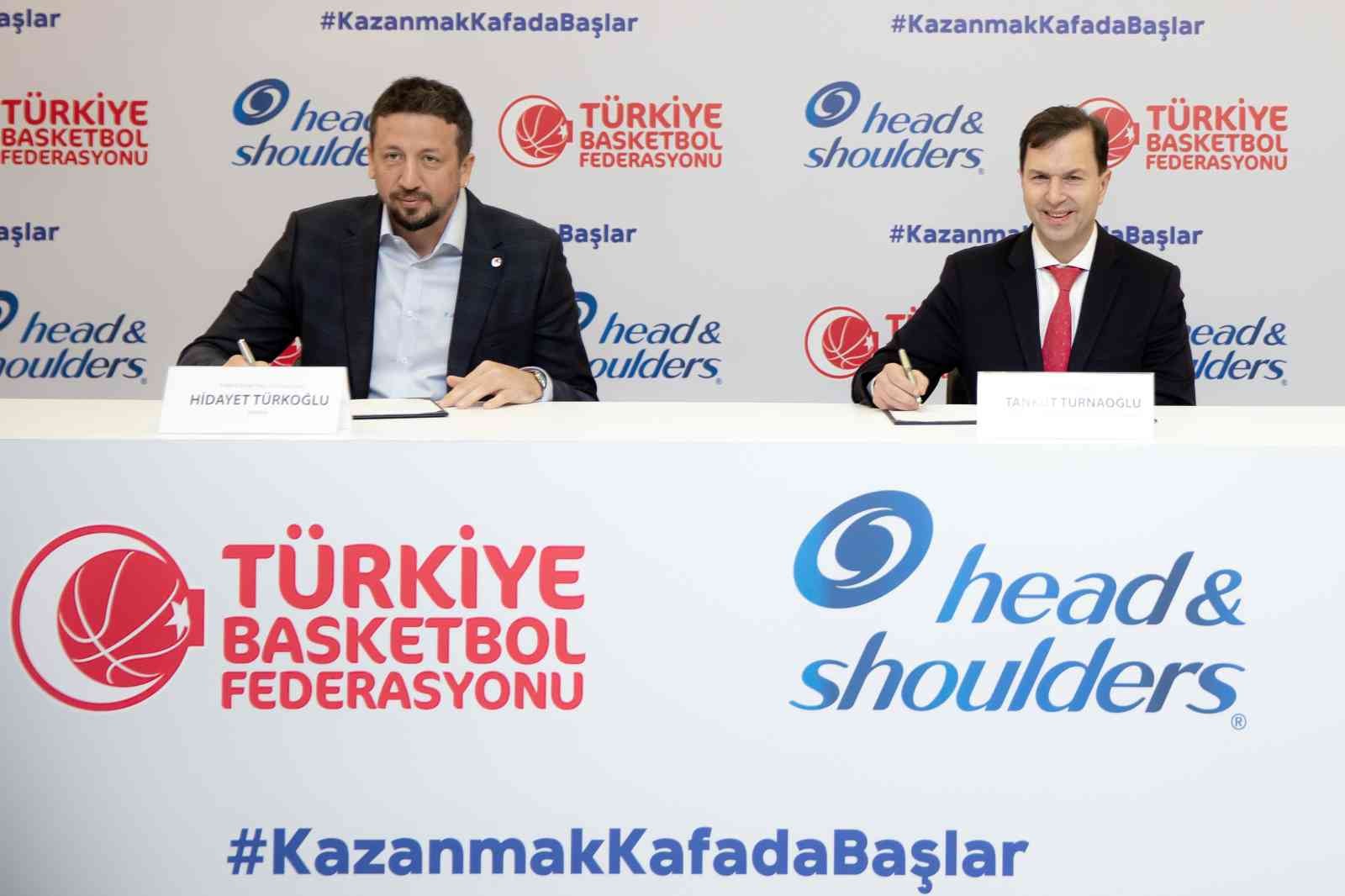 Türkiye Basketbol Federasyonu Başkanı Hidayet Türkoğlu ve P&G Türkiye, Kafkasya ve Orta Asya Yönetim Kurulu Başkanı Tankut Turnaoğlu’nun ...