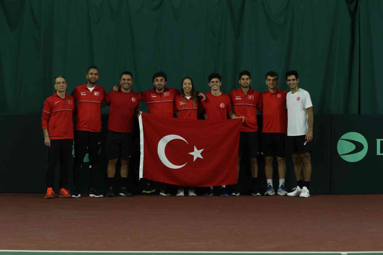 A Milli Erkek Takımı’dan Davis Cup’ta tarihi başarı A Milli Erkek Tenis Takımı, 4-5 Mart tarihlerinde Özbekistan’ın başkenti Taşkent’te düzenlenen Davis Cup Dünya Grubu I Play-Off serisinde ...