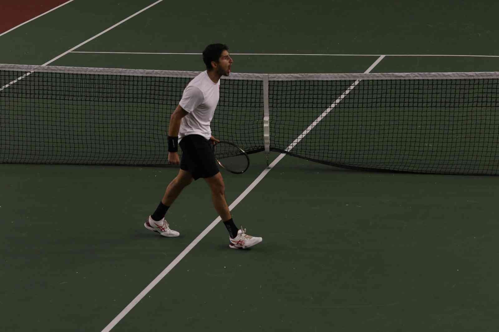 A Milli Erkek Takımı’dan Davis Cup’ta tarihi başarı A Milli Erkek Tenis Takımı, 4-5 Mart tarihlerinde Özbekistan’ın başkenti Taşkent’te düzenlenen Davis Cup Dünya Grubu I Play-Off serisinde ...