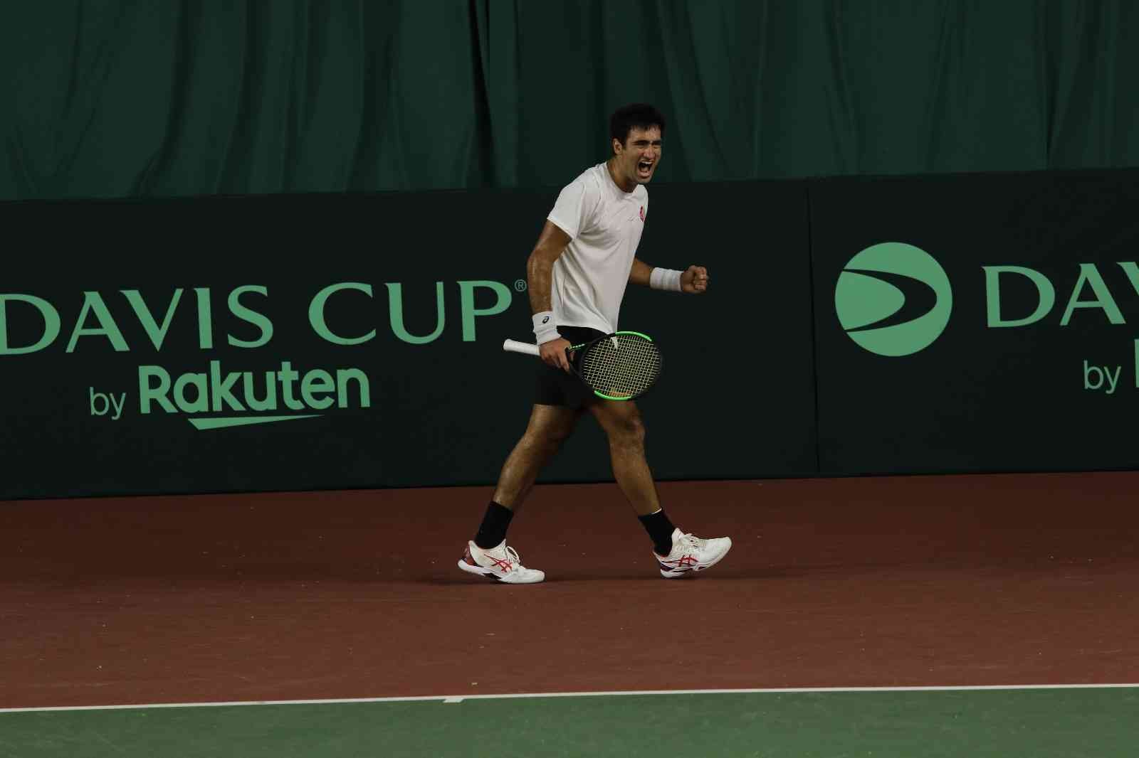A Milli Erkek Takımı’dan Davis Cup’ta tarihi başarı A Milli Erkek Tenis Takımı, 4-5 Mart tarihlerinde Özbekistan’ın başkenti Taşkent’te düzenlenen Davis Cup Dünya Grubu I Play-Off serisinde ...