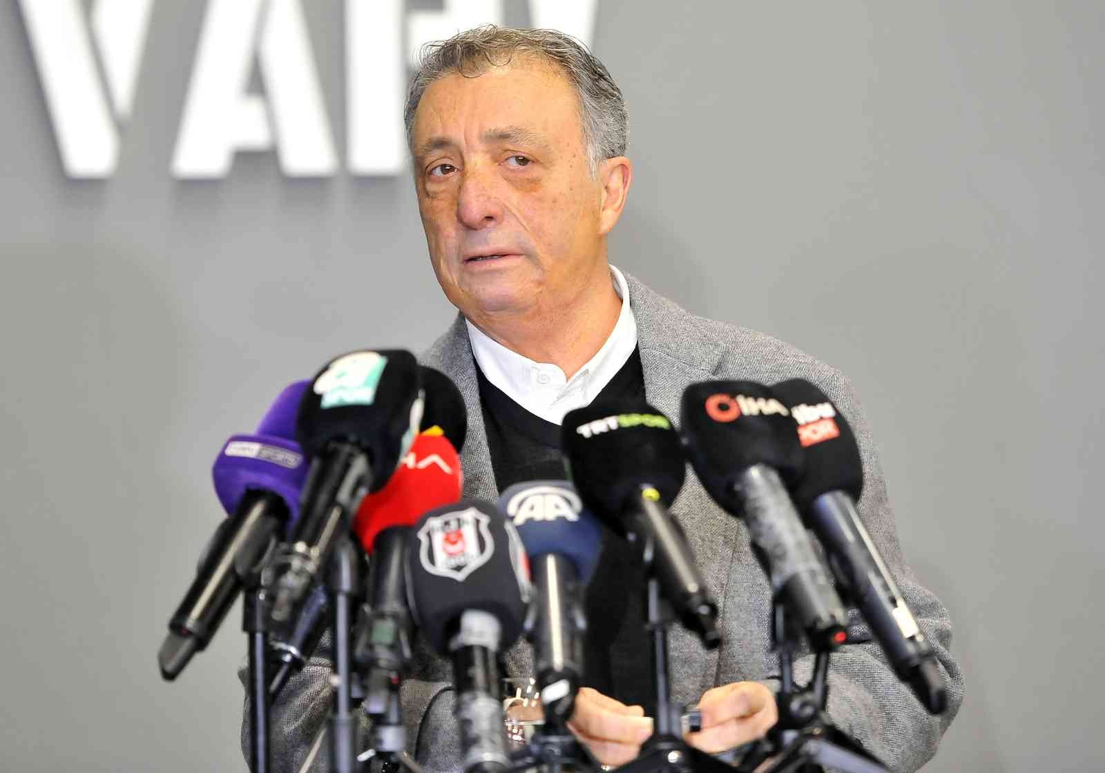Beşiktaş Başkanı Ahmet Nur Çebi, TFF Merkez Hakem Kurulu’nun (MHK), hakemlerle ilgili aldığı karar hakkında konuşmanın erken olduğunu söyledi ...