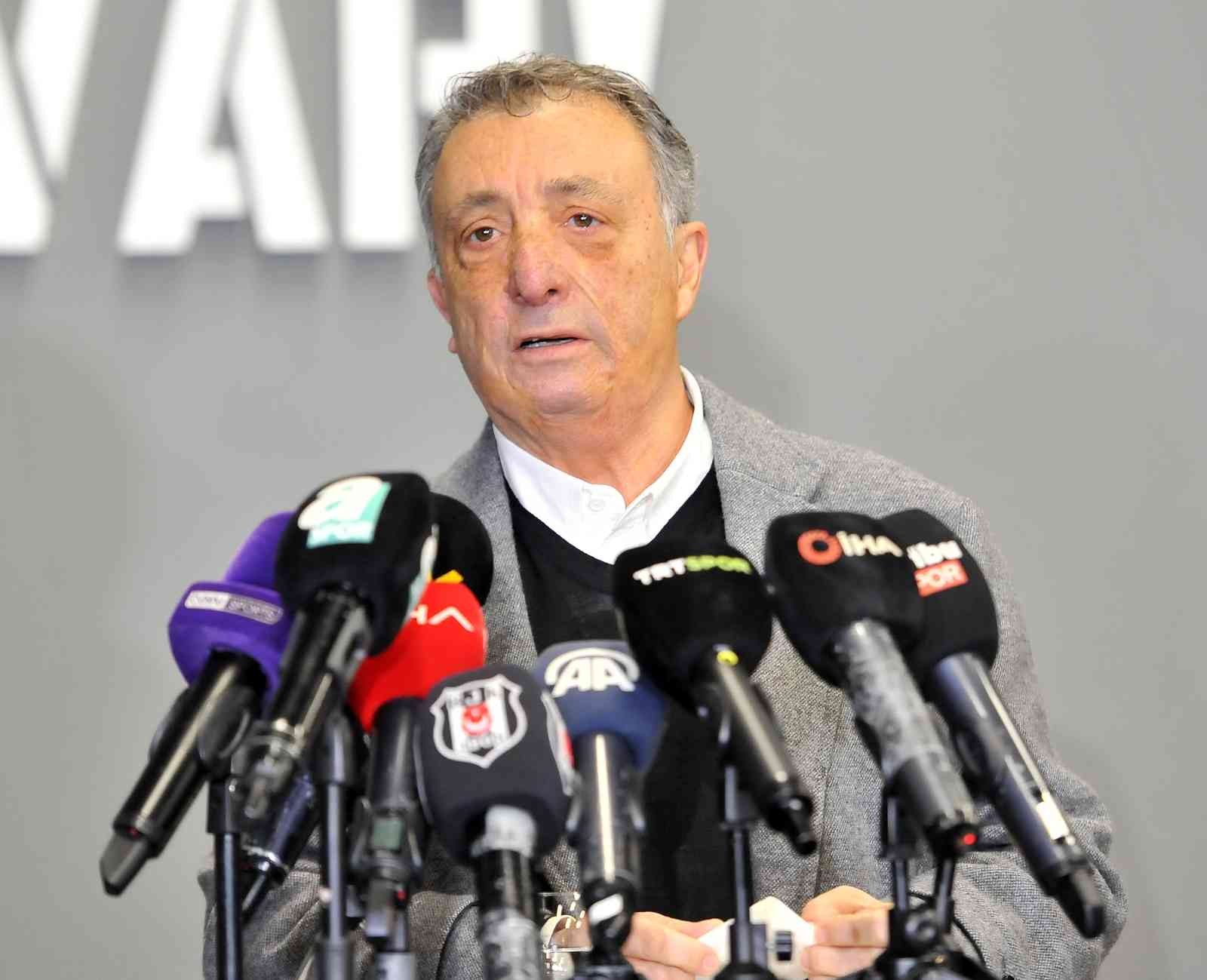 Beşiktaş Başkanı Ahmet Nur Çebi, TFF Merkez Hakem Kurulu’nun (MHK), hakemlerle ilgili aldığı karar hakkında konuşmanın erken olduğunu söyledi ...