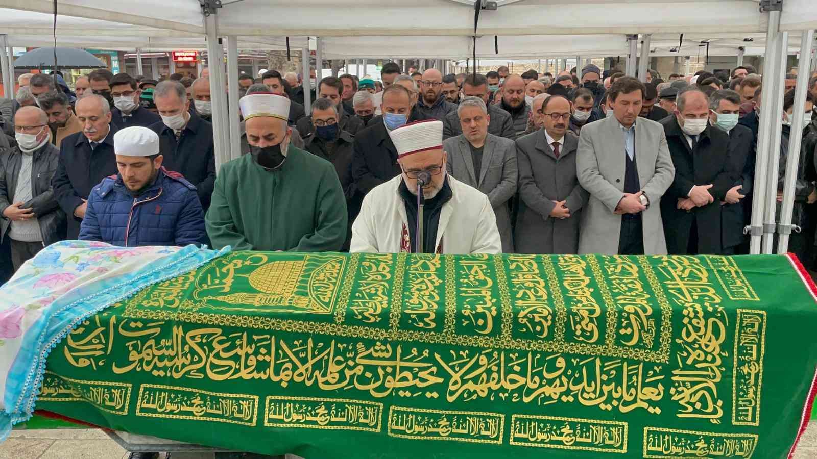 AK Parti MKYK Üyesi Salman’ın acı günü AK Parti MKYK üyesi ve Bursa İl eski Başkanı Ayhan Salman’ın annesi Gülten Salman (80) vefat etti. Merhumenin cenazesi İshakpaşa Camii’nde ikindi ...