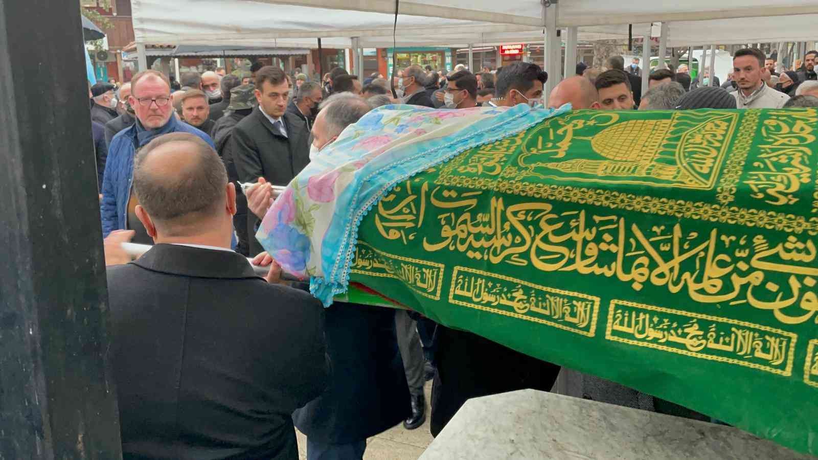 AK Parti MKYK Üyesi Salman’ın acı günü AK Parti MKYK üyesi ve Bursa İl eski Başkanı Ayhan Salman’ın annesi Gülten Salman (80) vefat etti. Merhumenin cenazesi İshakpaşa Camii’nde ikindi ...