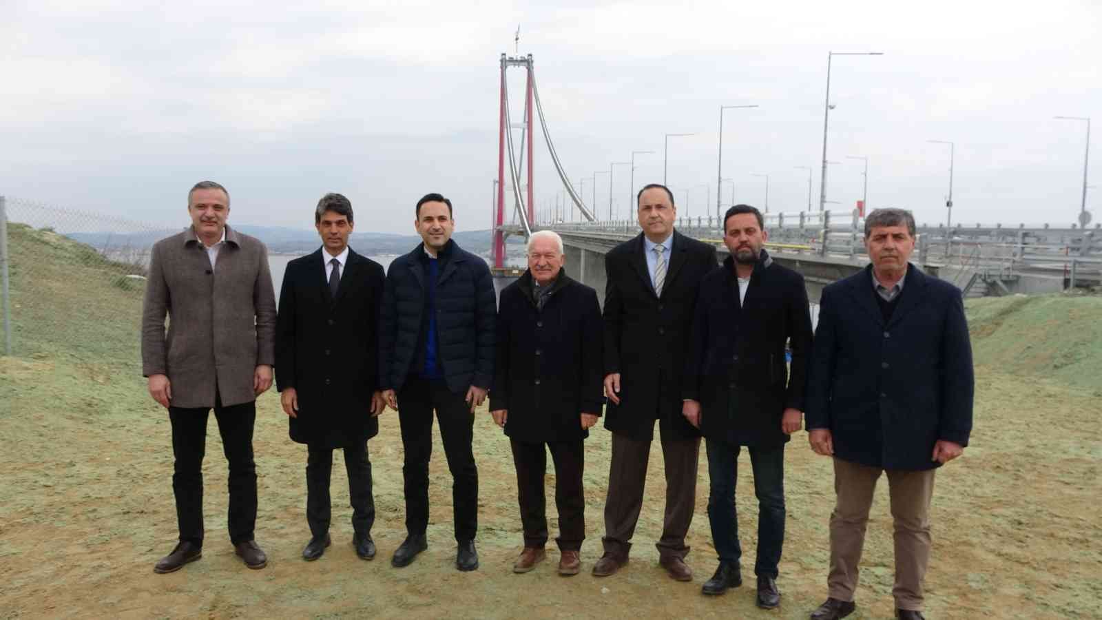 AK Parti Çanakkale İl Başkanı Naim Makas ve parti üyeleri, 1915 Çanakkale Köprüsü yönetim kurulu üyelerinden bilgi alarak, köprüyü inceledi ...