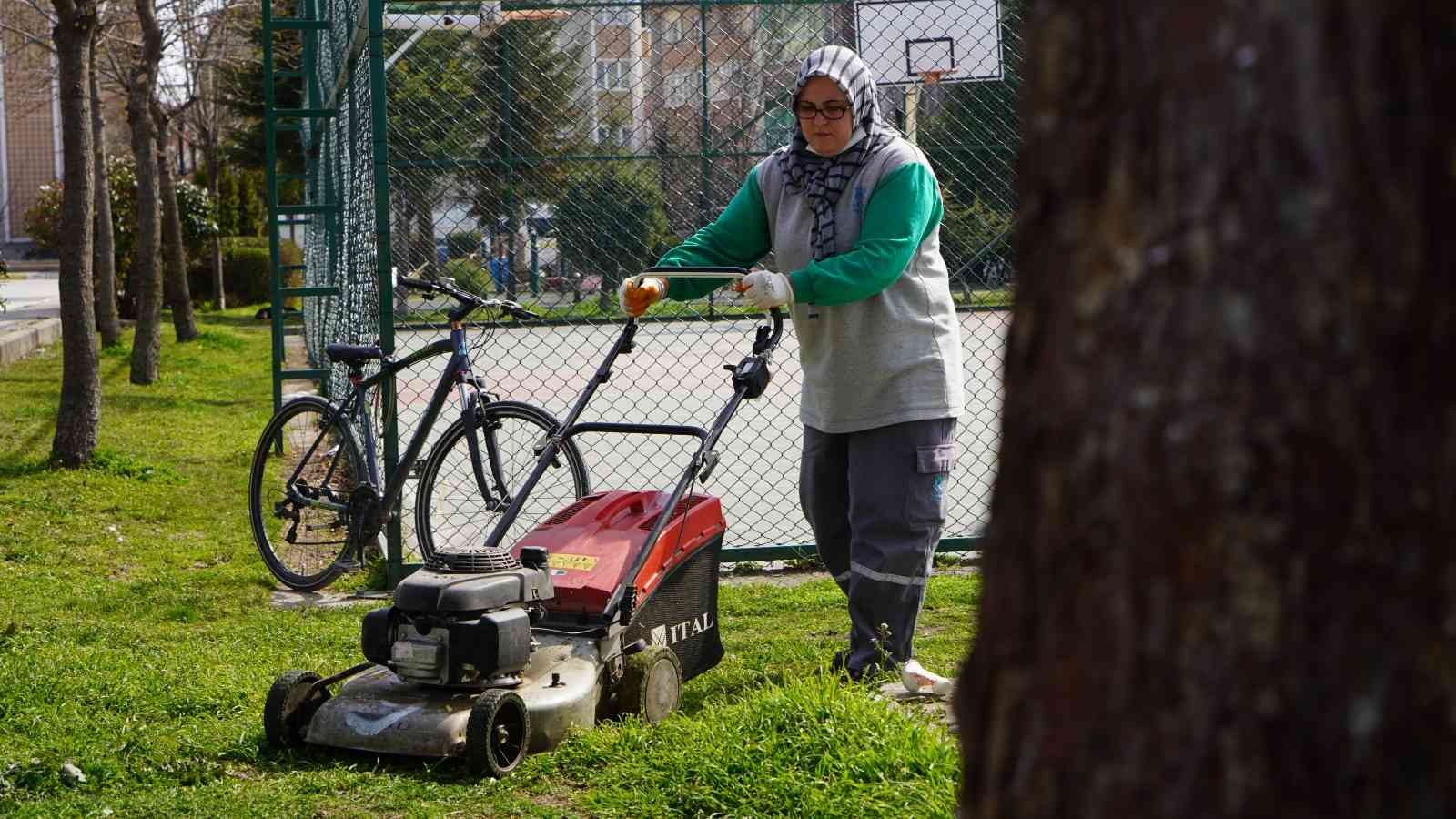 Altıeylül bahara hazırlanıyor Altıeylül Belediyesi Park ve Bahçeler Müdürlüğü’ne bağlı ekipler ilçe genelinde bahar temizliğine başladı. Park ve Bahçeler Müdürlüğü’ne bağlı ...