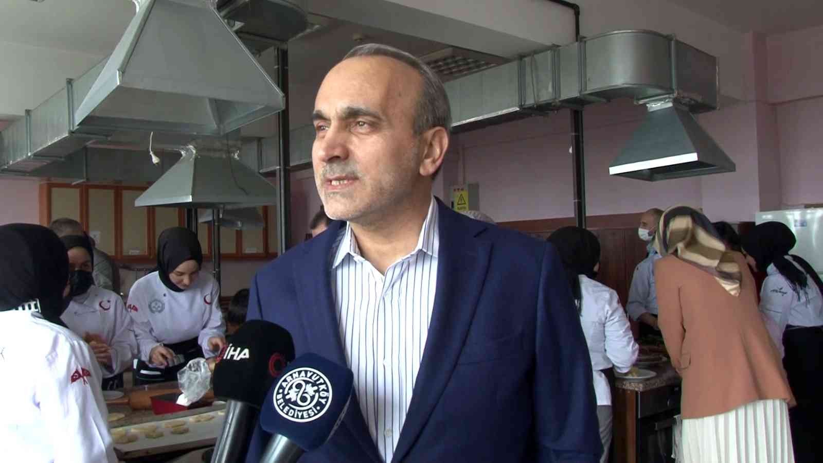 Arnavutköy’de Down Sendromlu çocuklar mutfakta hünerlerini sergiledi Arnavutköy Belediyesi Yaşlı ve Engelli Merkezi’nde (AYEM) eğitim gören down sendromlu çocuklar, Down Sendromu farkındalık haftası çerçevesinde ...