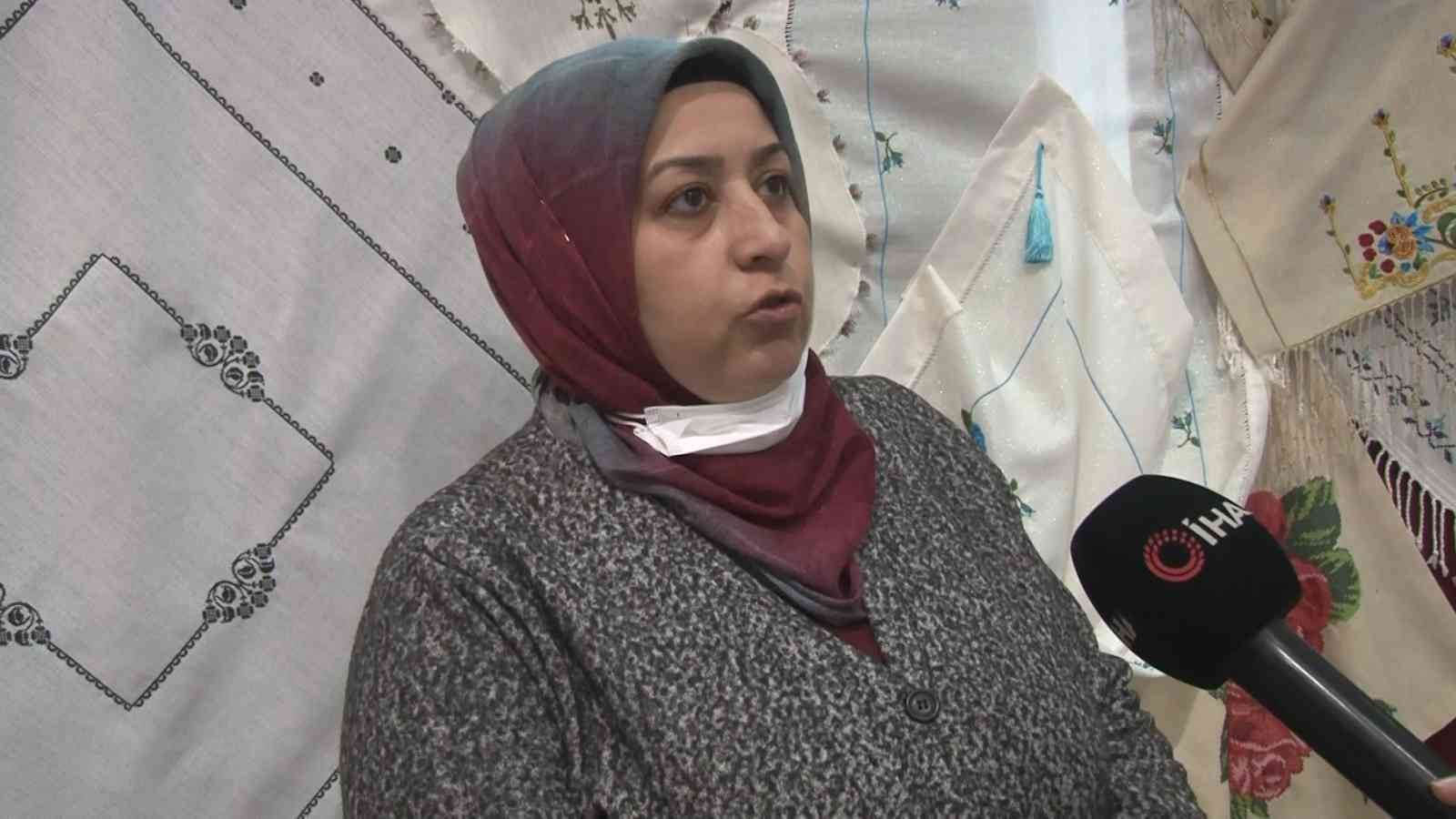 Arnavutköy’de kadınlara özgü atölye ürünleri sergisi Arnavutköy Kadın Kültür ve Sanat Merkezi’nde eğitim gören kadınların hazırladığı el emeği ürünler Arnavutköy Belediyesi’nin düzenlemiş olduğu ...