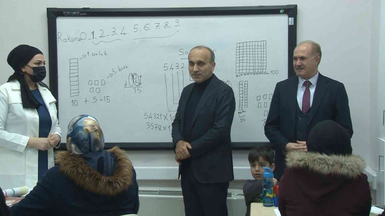 Arnavutköy’de kadınlara özgü atölye ürünleri sergisi Arnavutköy Kadın Kültür ve Sanat Merkezi’nde eğitim gören kadınların hazırladığı el emeği ürünler Arnavutköy Belediyesi’nin düzenlemiş olduğu ...