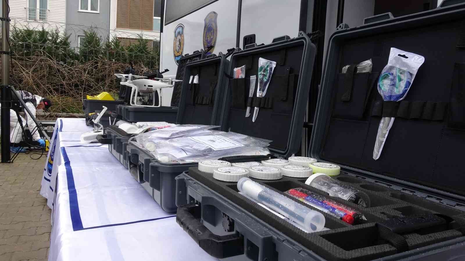 Artık olaylar ’KIRAÇ’ sayesinde daha hızlı çözülecek Bursa Emniyet Müdürlüğü Olay Yeri İnceleme Şube Müdürlüğü, keşifleri yerinde delile dönüştüren Kriminal İnceleme Aracı (KIRAÇ) ile artık olayları ...