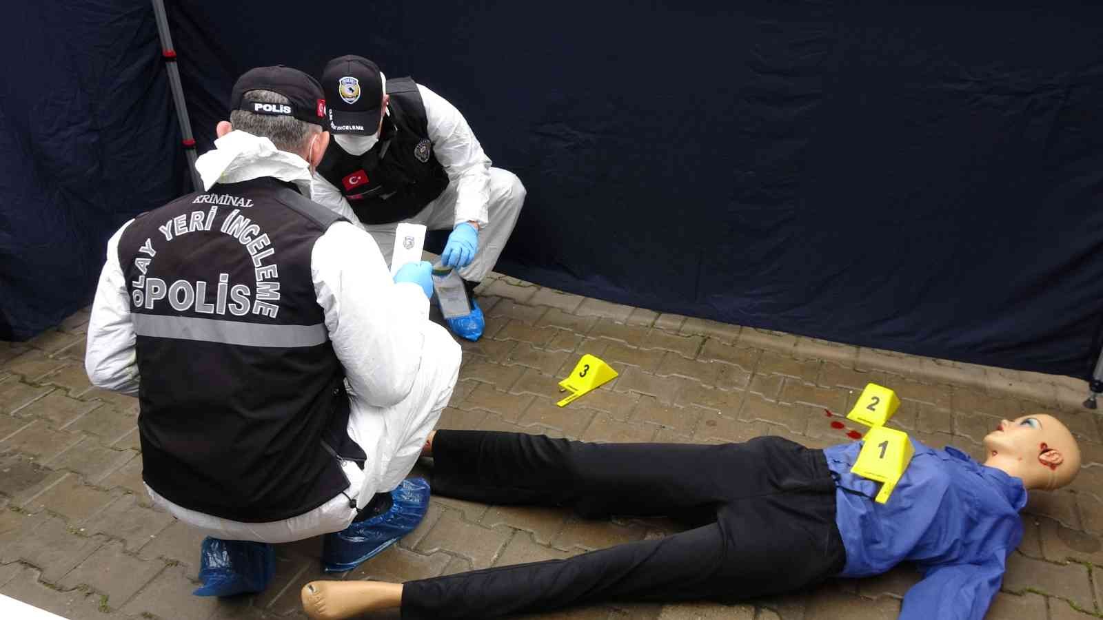 Artık olaylar ’KIRAÇ’ sayesinde daha hızlı çözülecek Bursa Emniyet Müdürlüğü Olay Yeri İnceleme Şube Müdürlüğü, keşifleri yerinde delile dönüştüren Kriminal İnceleme Aracı (KIRAÇ) ile artık olayları ...