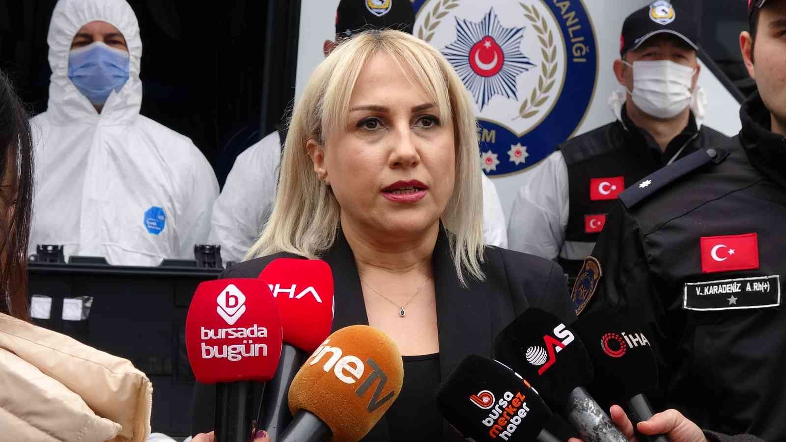 Artık olaylar ’KIRAÇ’ sayesinde daha hızlı çözülecek Bursa Emniyet Müdürlüğü Olay Yeri İnceleme Şube Müdürlüğü, keşifleri yerinde delile dönüştüren Kriminal İnceleme Aracı (KIRAÇ) ile artık olayları ...