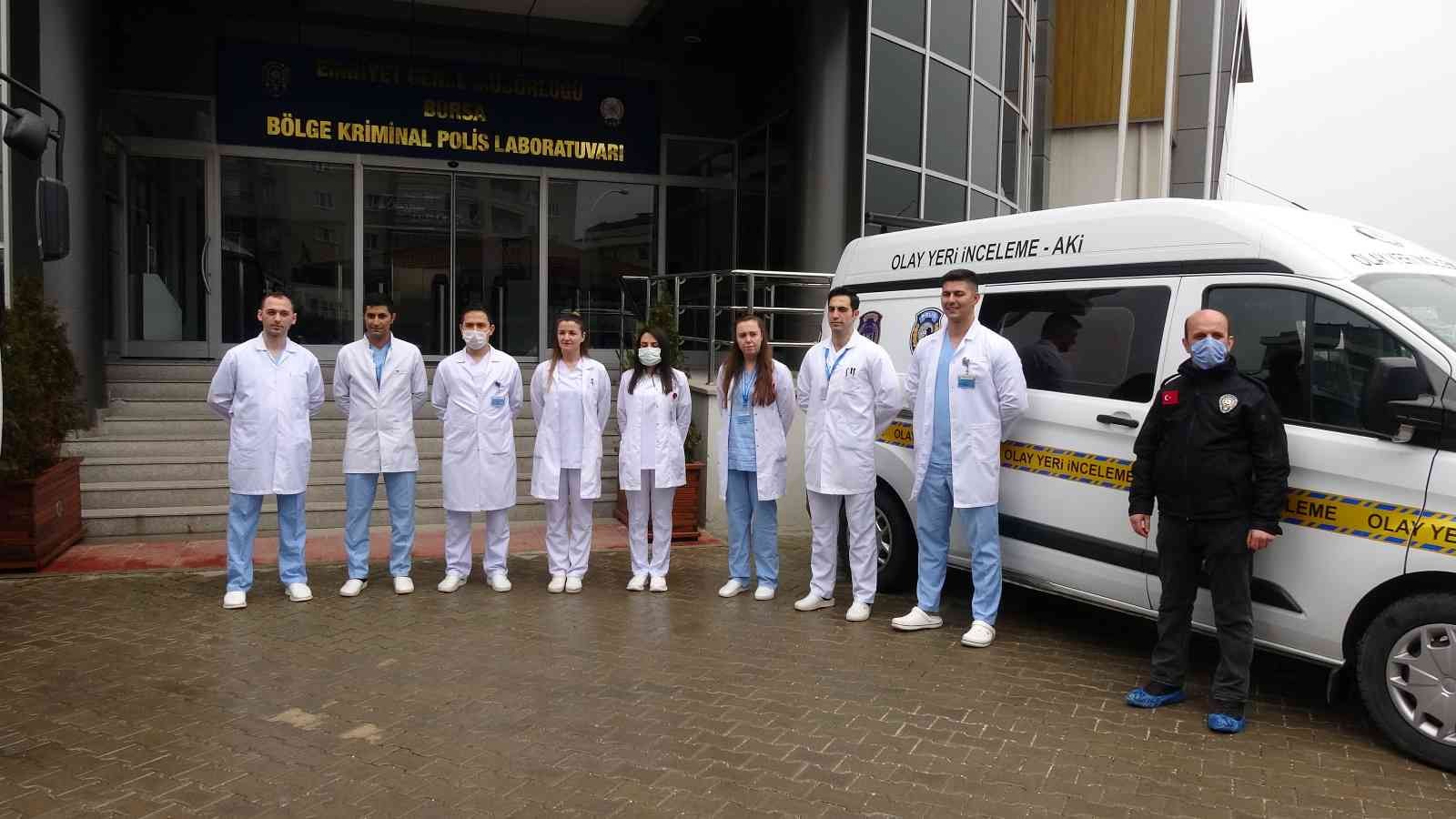 Artık olaylar ’KIRAÇ’ sayesinde daha hızlı çözülecek Bursa Emniyet Müdürlüğü Olay Yeri İnceleme Şube Müdürlüğü, keşifleri yerinde delile dönüştüren Kriminal İnceleme Aracı (KIRAÇ) ile artık olayları ...