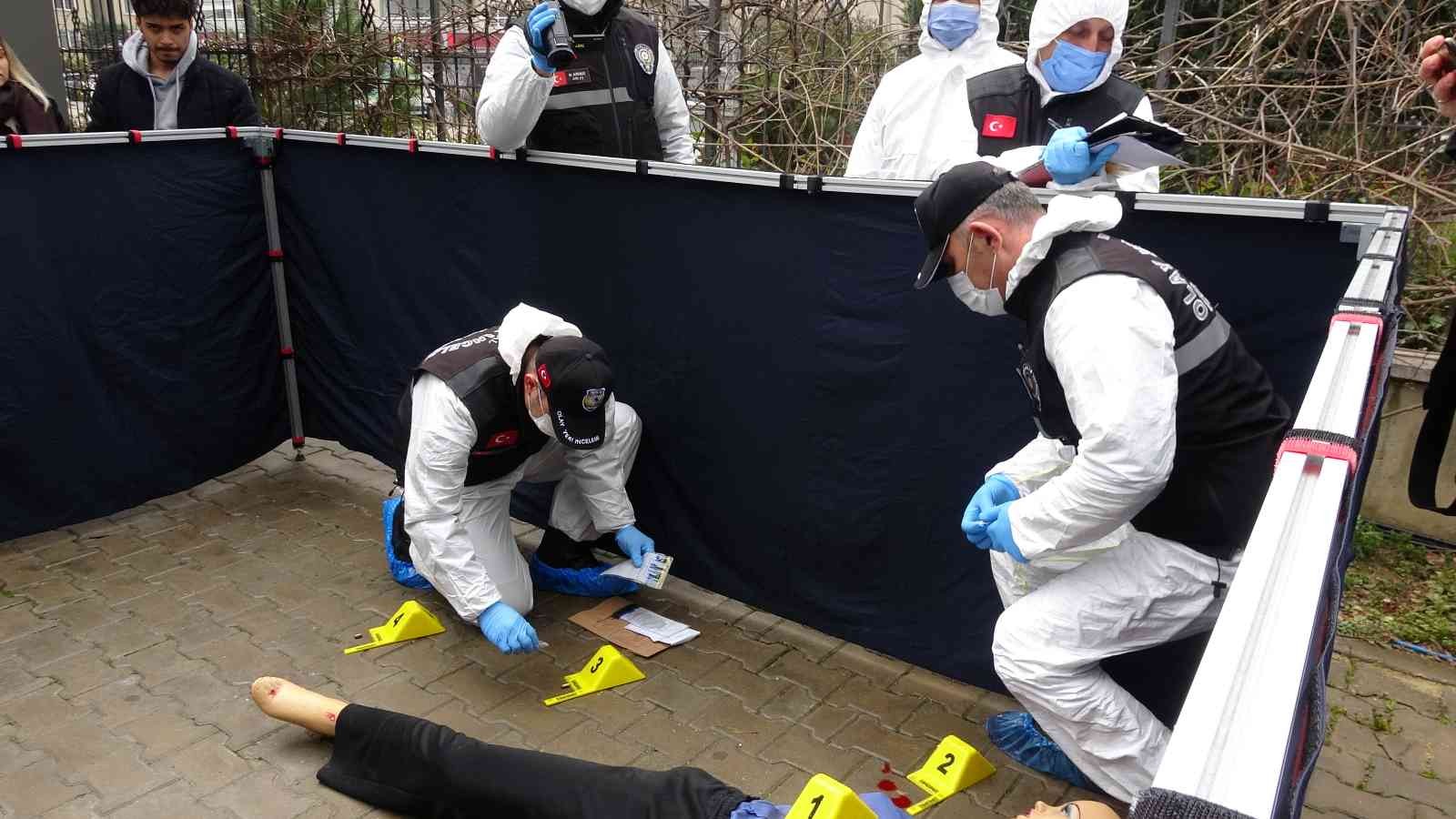 Artık olaylar ’KIRAÇ’ sayesinde daha hızlı çözülecek Bursa Emniyet Müdürlüğü Olay Yeri İnceleme Şube Müdürlüğü, keşifleri yerinde delile dönüştüren Kriminal İnceleme Aracı (KIRAÇ) ile artık olayları ...