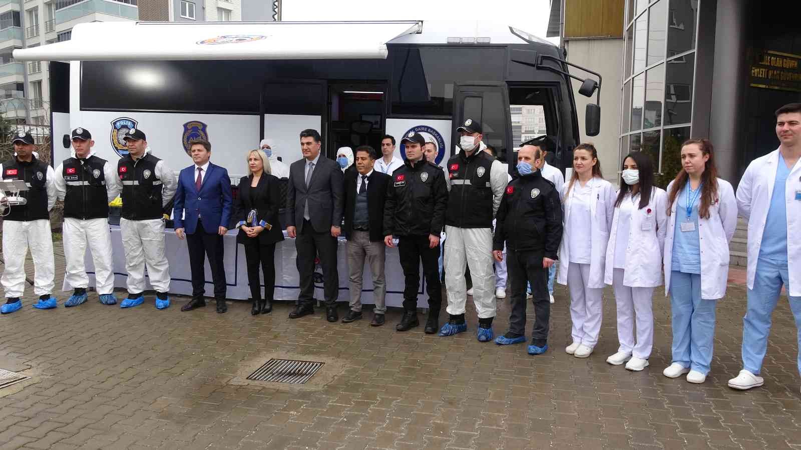 Artık olaylar ’KIRAÇ’ sayesinde daha hızlı çözülecek Bursa Emniyet Müdürlüğü Olay Yeri İnceleme Şube Müdürlüğü, keşifleri yerinde delile dönüştüren Kriminal İnceleme Aracı (KIRAÇ) ile artık olayları ...