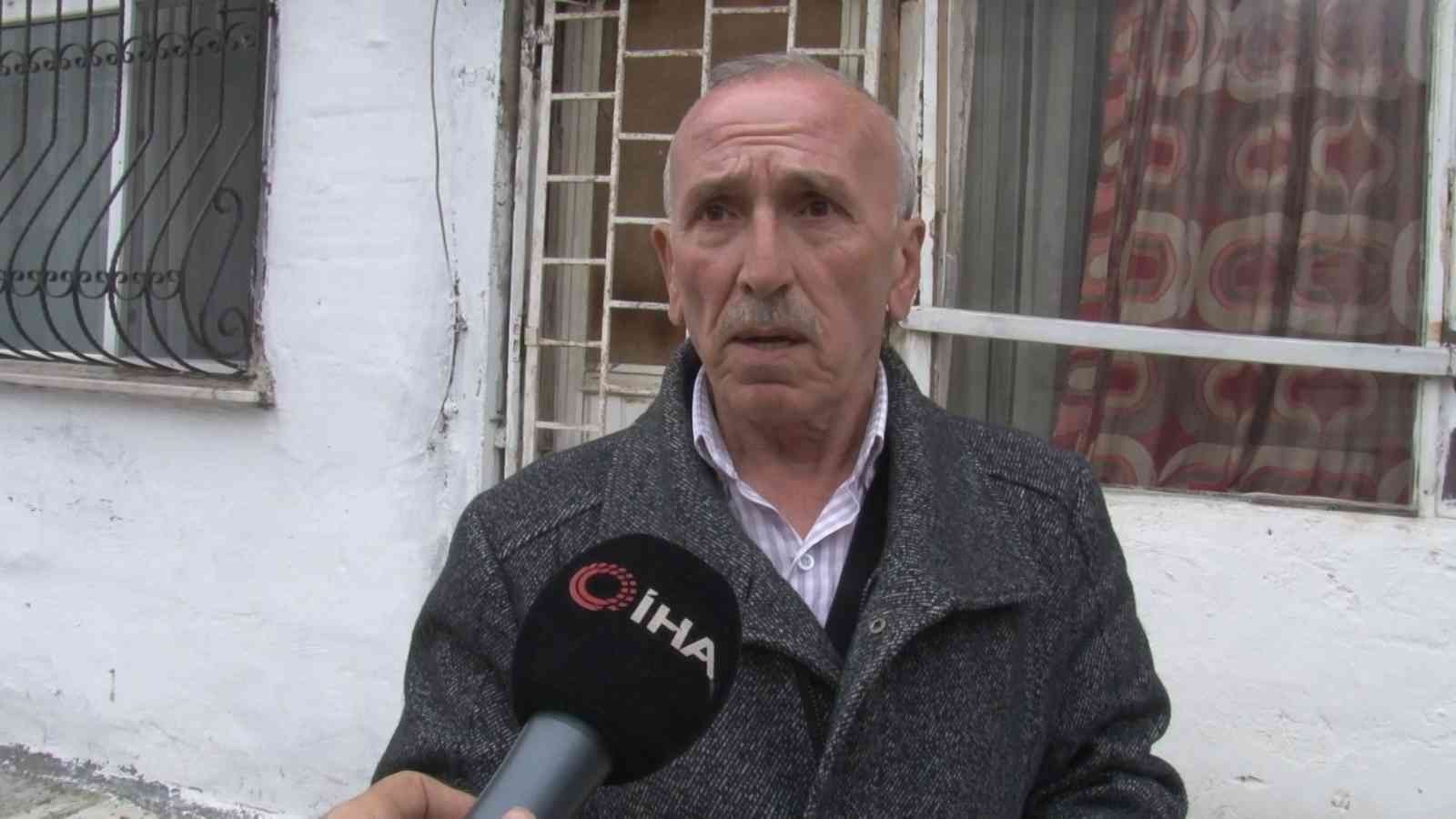 Ataşehir’de 2 katlı evin çatısı çöktü Ataşehir’de 2 katlı metruk binanın çatısında çökme meydana geldi. İçeride kimsenin bulunmaması muhtemel bir faciayı önlerken çökme yaşanan ev ...