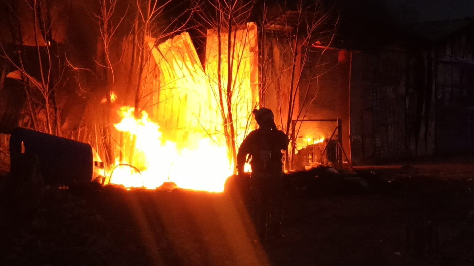 Atık yağ fabrikası alevlere teslim oldu, peş peşe patlamalar korkuttu Bursa’da atık yağ fabrikası alevlere teslim olurken peş peşe patlamalar korkuttu. İtfaiye ekiplerinin anında müdahale ettiği yangında alevler ...