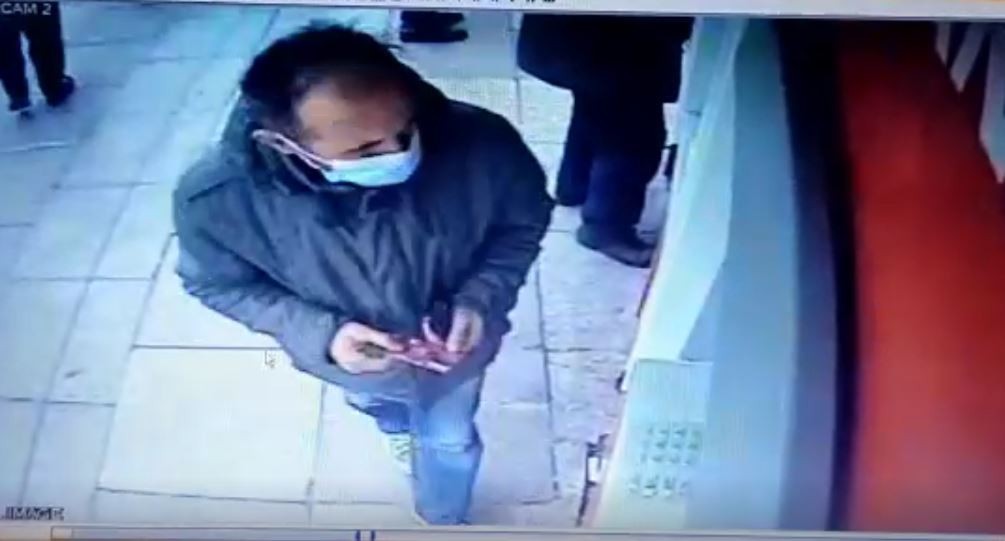 ATM’de unutulan emekli maaşını kapan hırsız kamerada Tekirdağ’ın Çorlu ilçesinde babasının 2 bin 100 lira emekli maaşını çekmeye giden gencin banka ATM’sinde parayı unutması üzerine durumu fırsat ...
