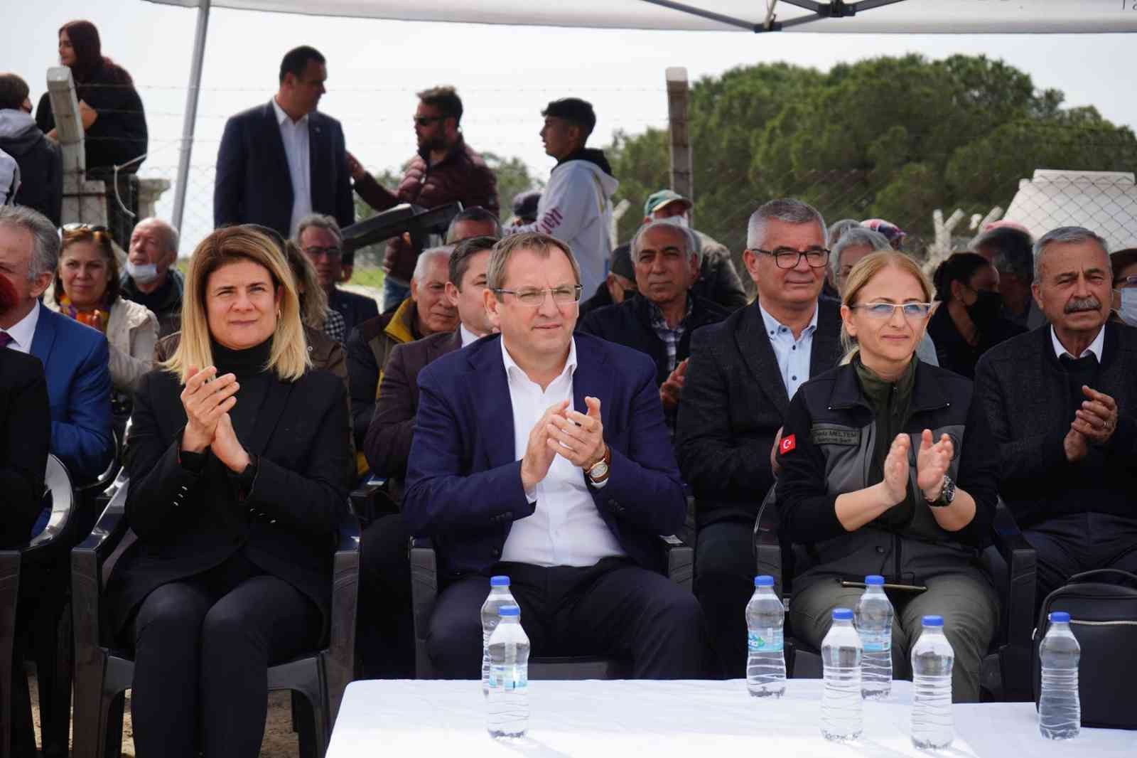 Ayvalık Belediyesi, Ayvalık Kent Konseyi ve Ayvalık İlçe Milli Eğitim Müdürlüğü işbirliğinde Cennet Tepesi Mevkisi’nde, Kent Konseyi Başkanı ...