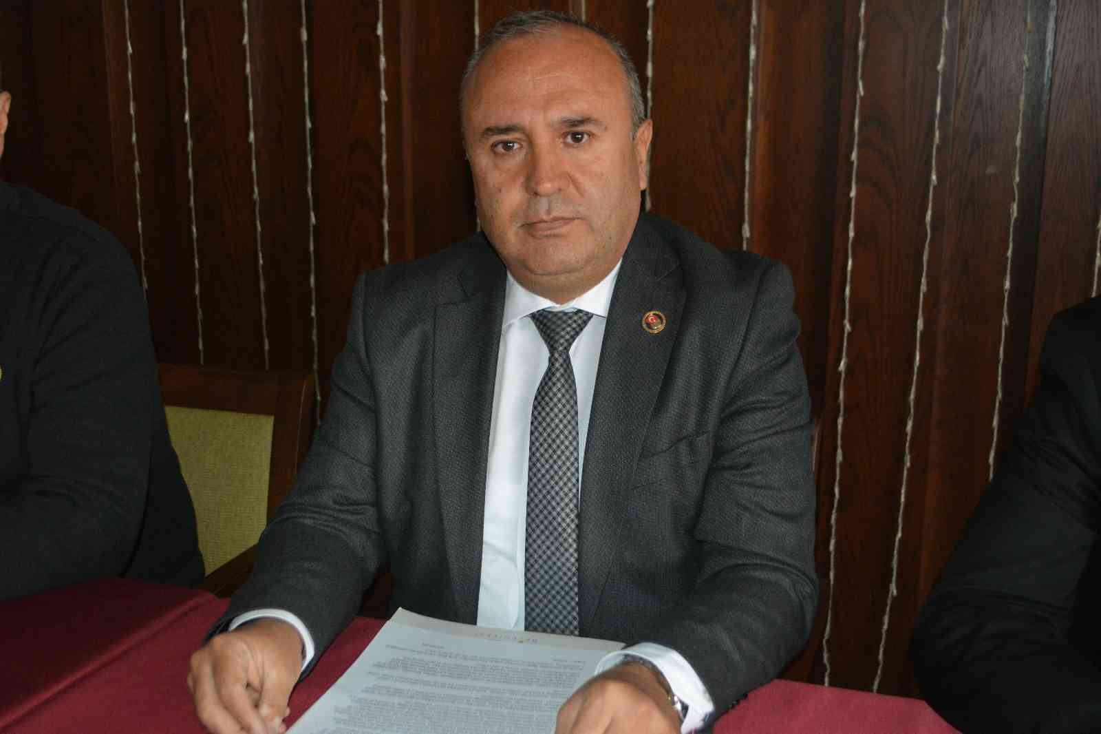 Balıkesir’in Ayvalık ilçesinde, Cumhuriyet Halk Partisi (CHP) üyesiyken, Yüksek Disiplin Kurulu tarafından ihraç edilen ve Ayvalık CHP’de yapılan ...