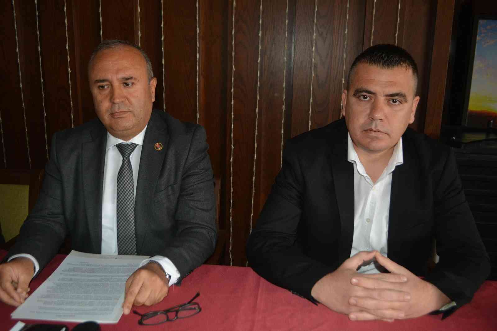 Balıkesir’in Ayvalık ilçesinde, Cumhuriyet Halk Partisi (CHP) üyesiyken, Yüksek Disiplin Kurulu tarafından ihraç edilen ve Ayvalık CHP’de yapılan ...