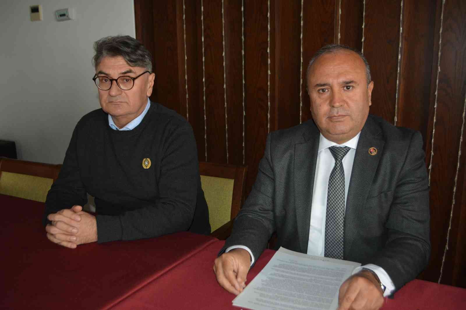 Balıkesir’in Ayvalık ilçesinde, Cumhuriyet Halk Partisi (CHP) üyesiyken, Yüksek Disiplin Kurulu tarafından ihraç edilen ve Ayvalık CHP’de yapılan ...