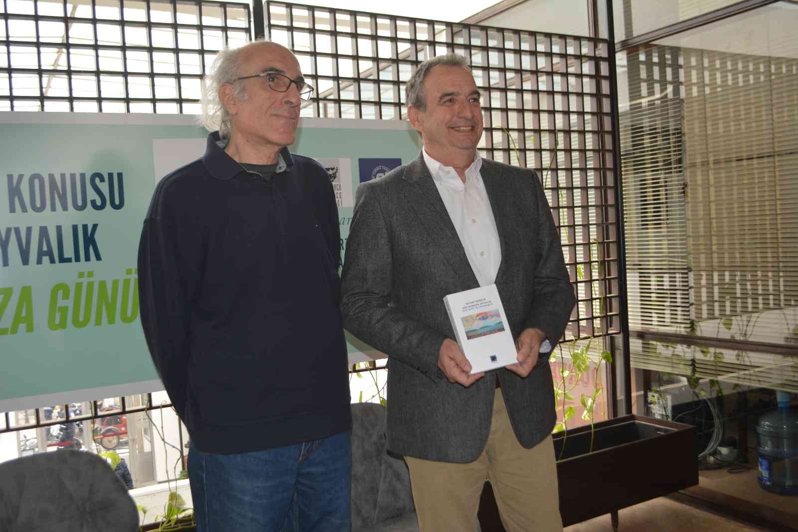 Ayvalık’ta eski Belediye Başkanı Gençer’den son 300 yıla ışık tutan kitap Balıkesir’in Ayvalık ilçesinde, Ayvalık Ticaret Odası ile bir önceki dönem belediye başkanlığı görevinde bulunan Rahmi Gençer, kent tarihine ...