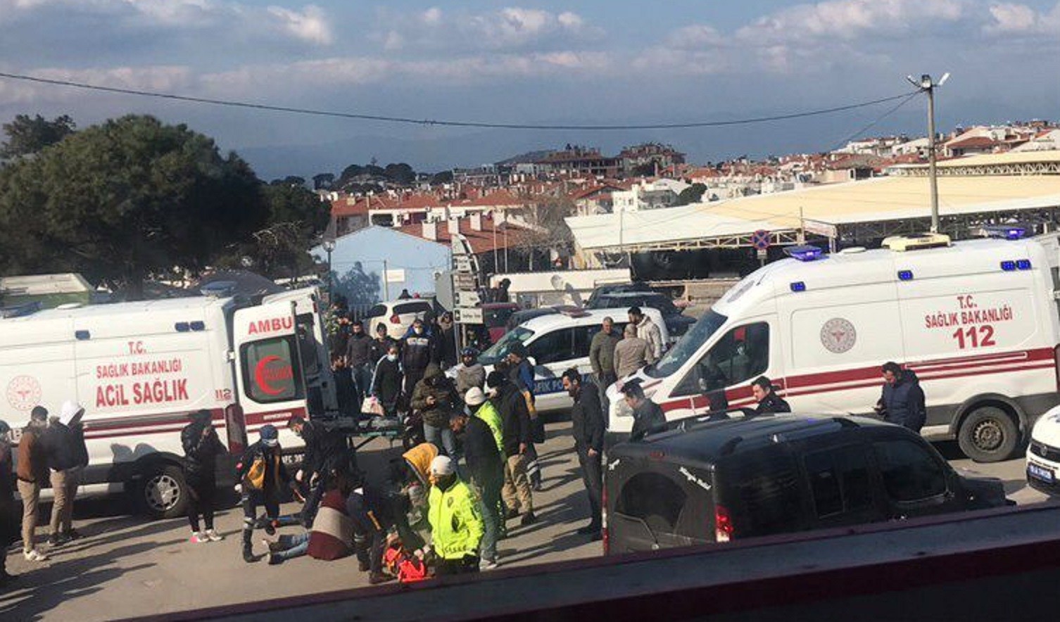 Ayvalık’ta motosiklet ticari araçla çarpıştı: 2 yaralı Balıkesir’in Ayvalık ilçesinde bir motosiklet ile ticari aracın çarpıştığı kazada 2 kişi yaralandı. Edinilen bilgiye göre, Ayvalık’ın ...