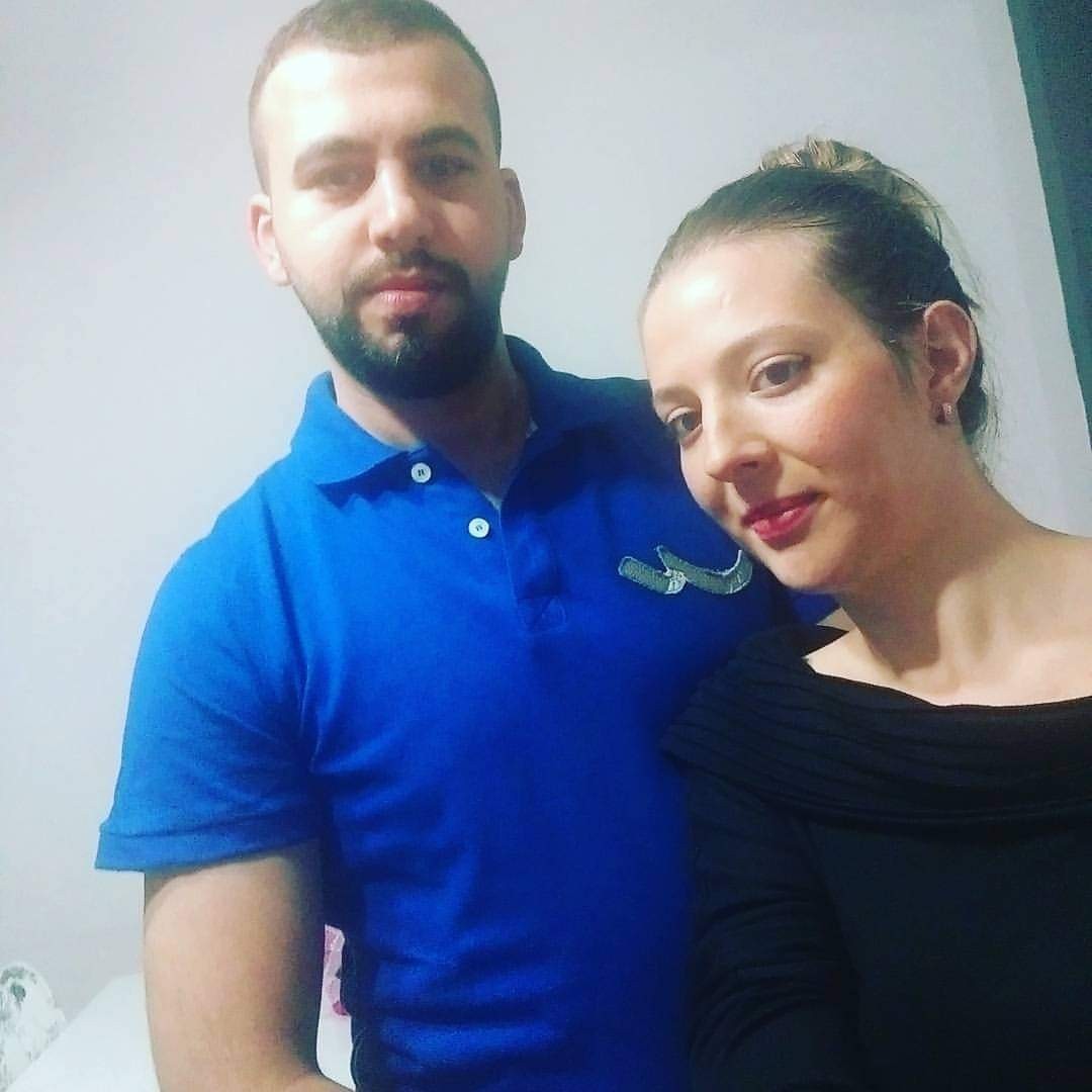 Bağcılar’da kocasının öldürdüğü kadının cenazesi Adli Tıp Kurumu’ndan alındı Bağcılar’da sokak ortasında komşusunu öldüren şahıs, eve gelerek eşini öldürüp intihar etmişti. Eşi tarafından öldürülen kadının cenazesi Adli ...