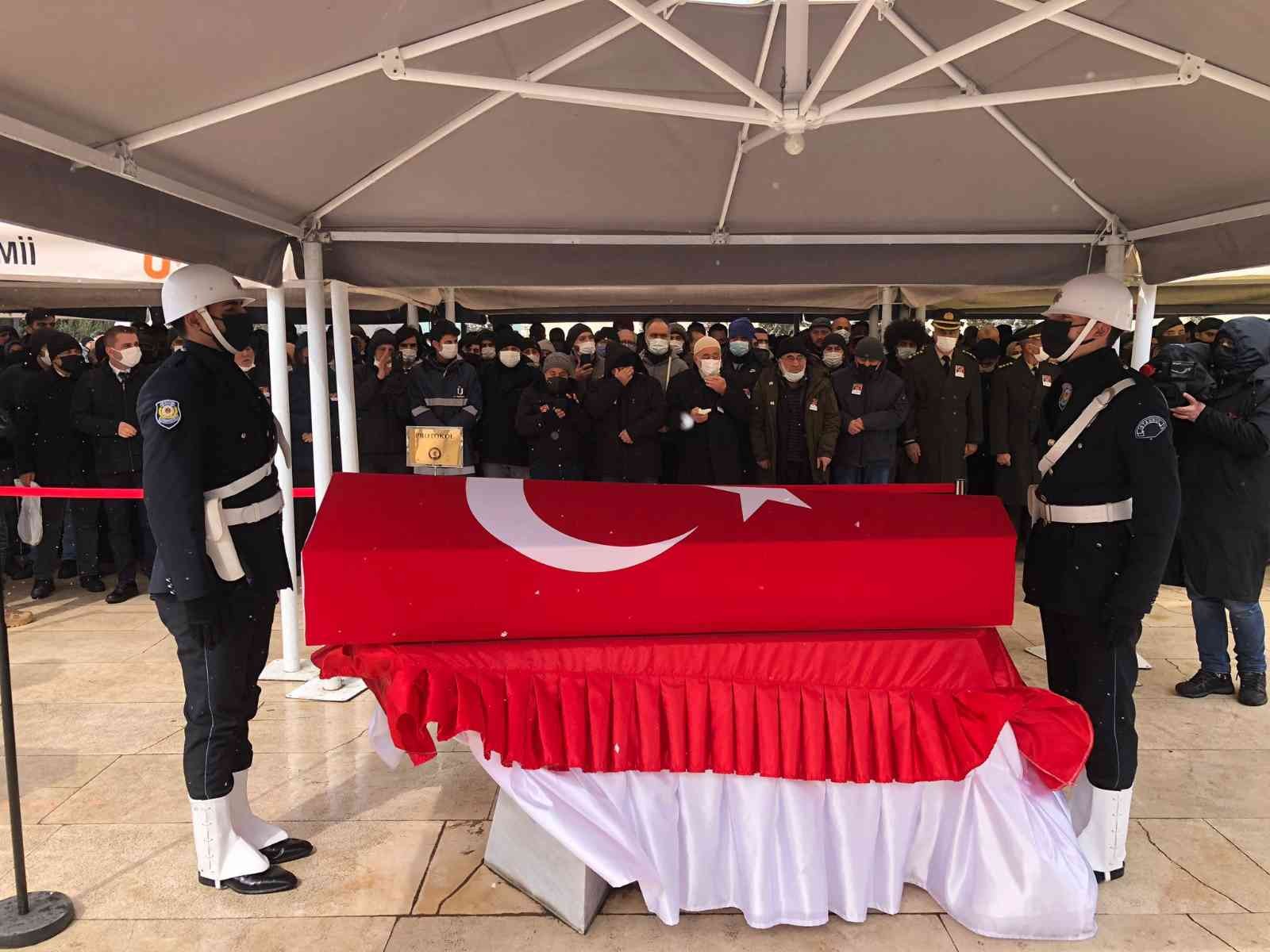 Şanlıurfa’da ’dur’ ihtarına uymayarak kaçan otomobildeki şüphelinin açtığı ateş sonucunda şehit olan Komiser Yardımcısı Abdullah Yasir Binici ...