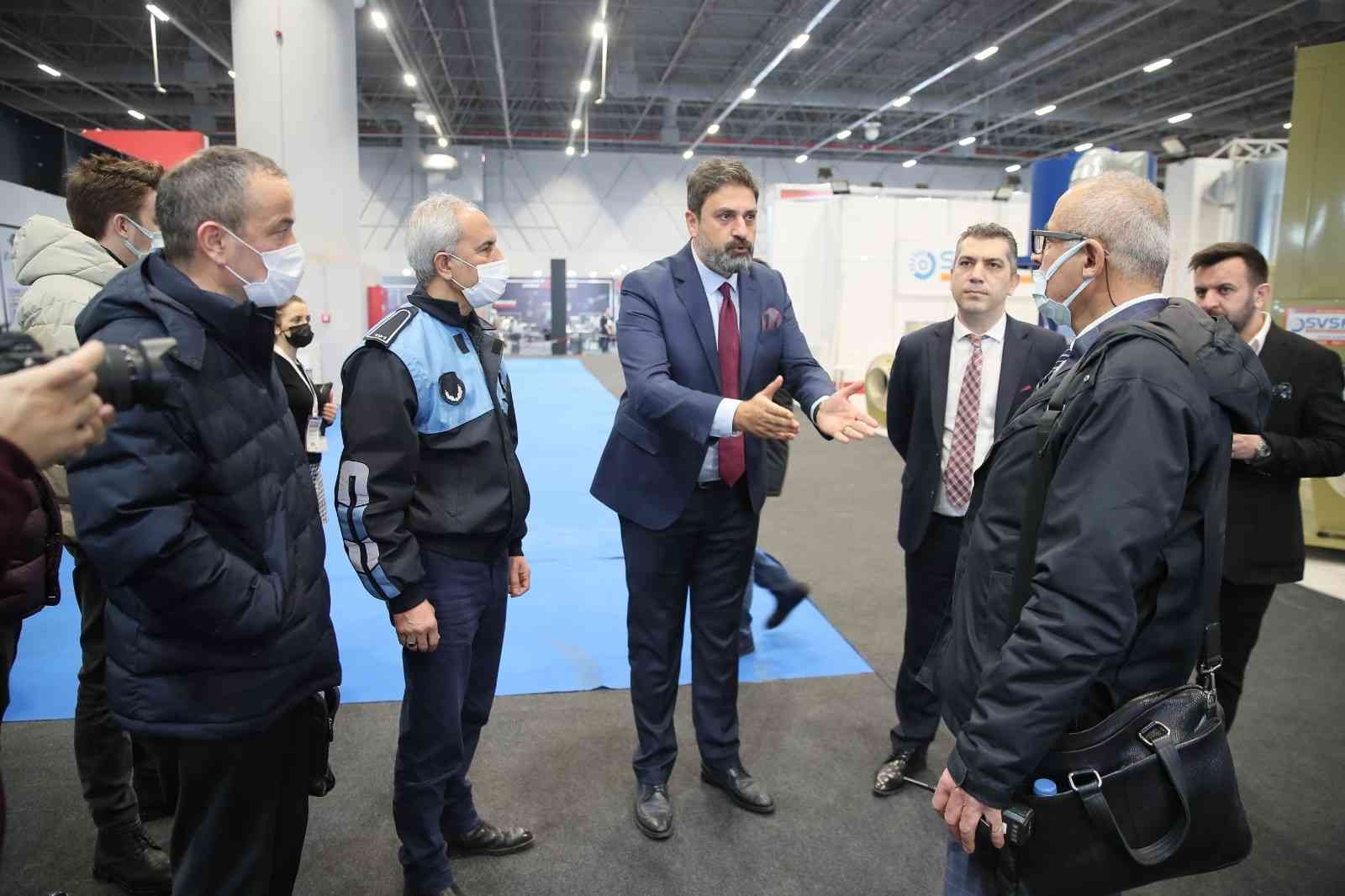 Bakırköy Belediyesi ekipleri, fuar alanını bastı CHP’li Bakırköy Belediyesi zabıta ekipleri, İstanbul Fuar Merkezi’ni bastı. Fuar katılımcılarının büyük şok yaşadığı olay sırasında firma ...