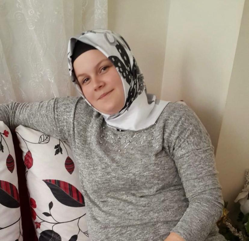 Balkondan düşerek hayatını kaybeden genç kadının eşi adli kontrol şartıyla serbest bırakıldı Ümraniye’de 3 çocuk annesi Ece Acar’ın evinin balkonundan düşerek hayatını kaybetmesine ilişkin gözaltına alınan eşi E. Acar adli kontrol ...