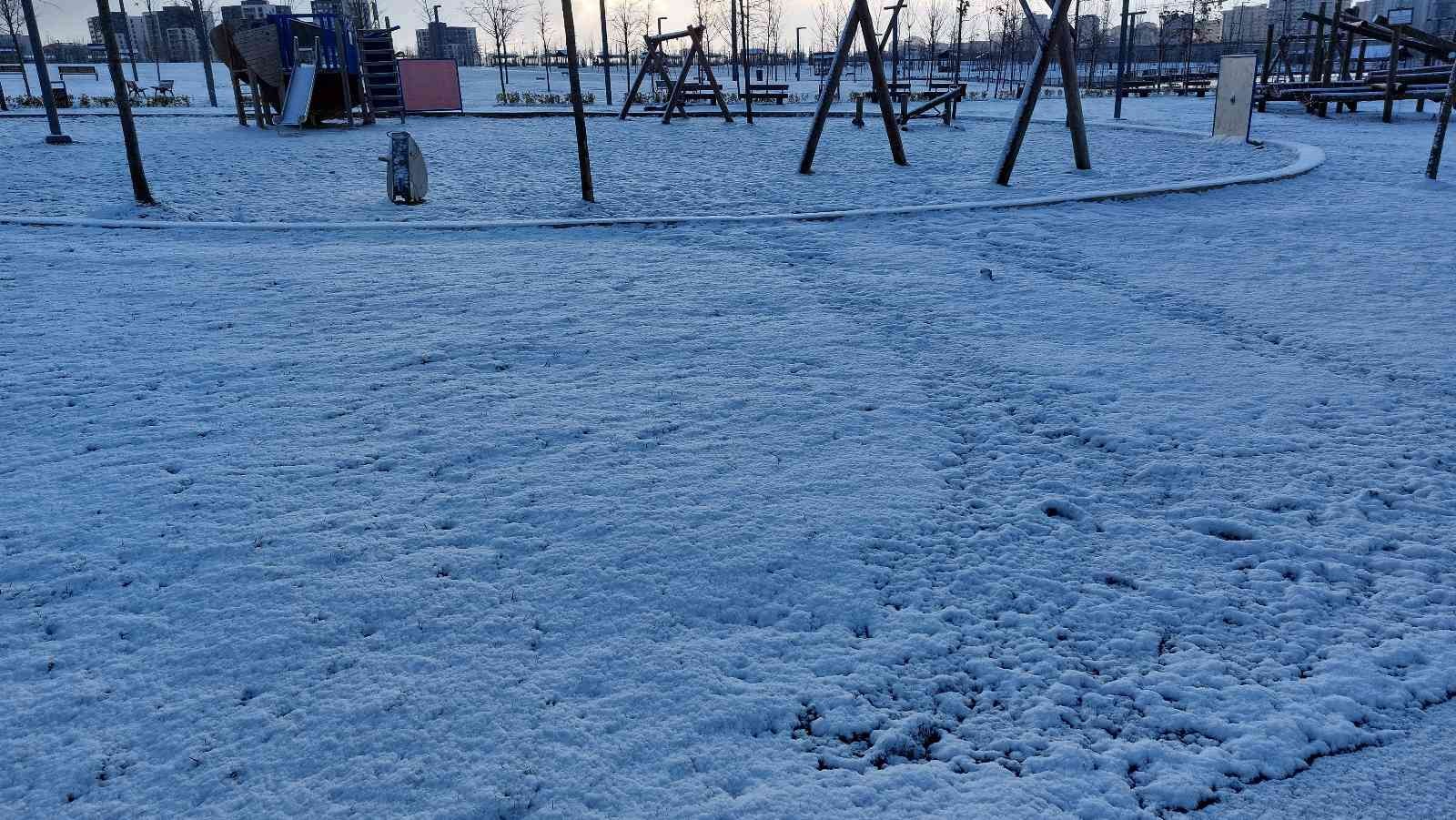 Başakşehir beyaza büründü İstanbul’da gece saatlerinde etkisini gösterene kar yağışının ardından Başakşehir beyaza büründü. İstanbul’da gece saatlerinde başlayan kar ...