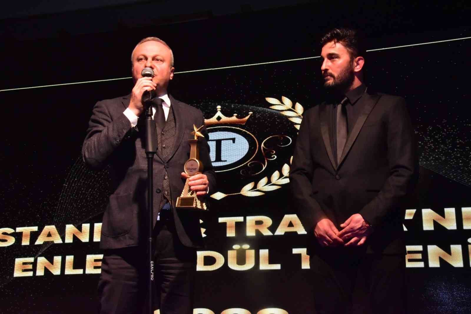 Başkan Akgün’e "Yılın Belediye Başkanı" ödülü Büyükçekmece Belediye Başkanı Dr. Hasan Akgün, İstanbul ve Trakya’nın En İyileri Ödül Töreni’nde kentsel dönüşümde sürdürdüğü projelerle “Yılın ...