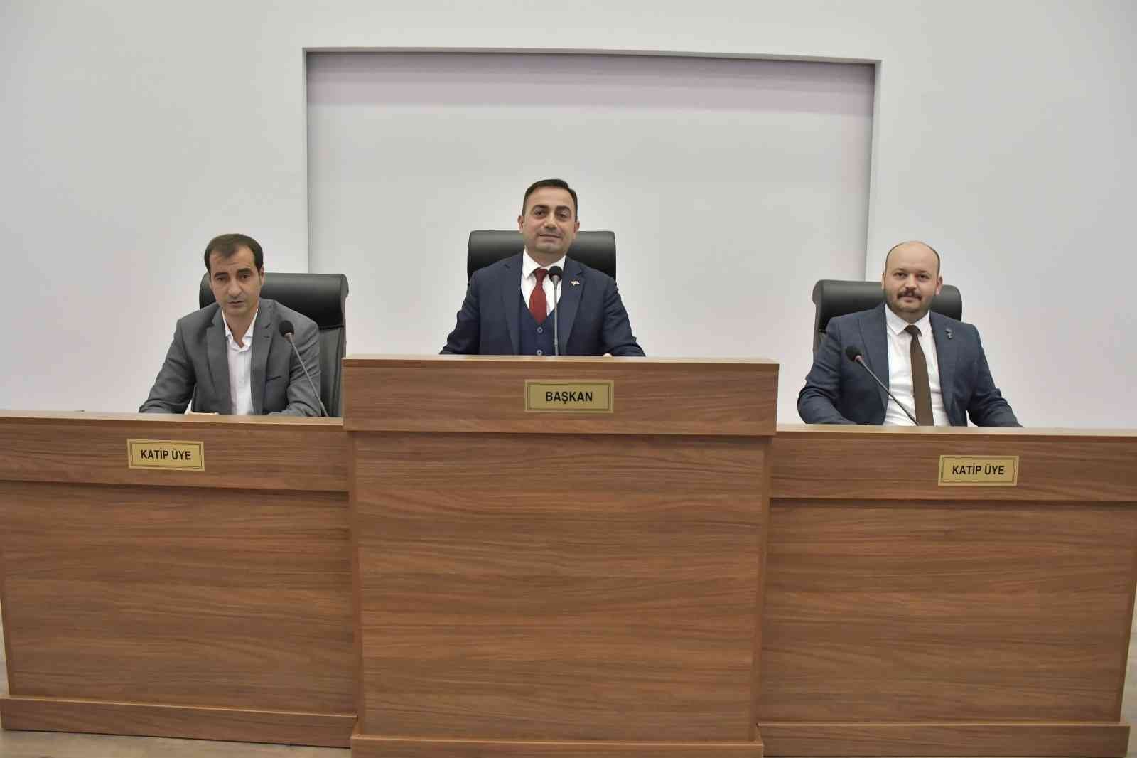 Biga Belediyesi Meclisi, Mart ayı olağan meclisindeki gündem maddelerini görüşmek için toplandı. Başkan Erdoğan, imar değişikliğini kapsayan ...