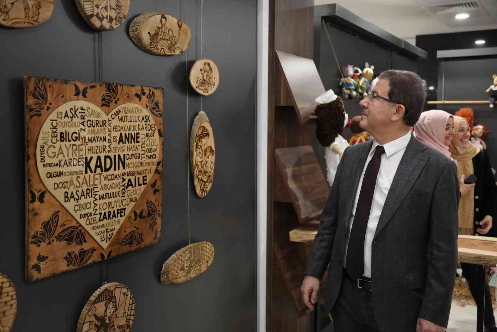 Eyüpsultan Belediyesi ilçedeki kadınların, 8 Mart Dünya Kadınlar Günü’nü düzenlediği bir dizi etkinlikle kutladı. Etkinlikler kapsamında Başkan ...