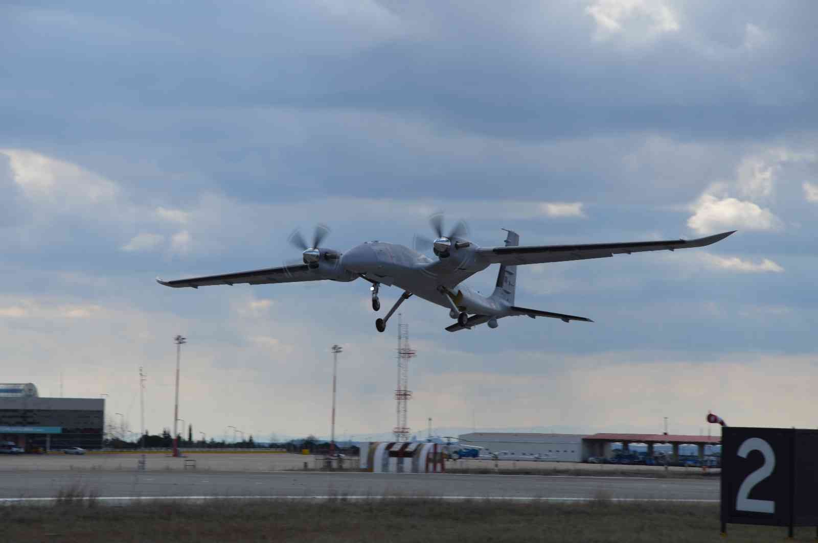 Bayraktar AKINCI TİHA’nın bin 500 HP’ye sahip olan B modeli ilk uçuş testini başarıyla tamamladı. Savunma Sanayii Başkanlığı liderliğinde ...
