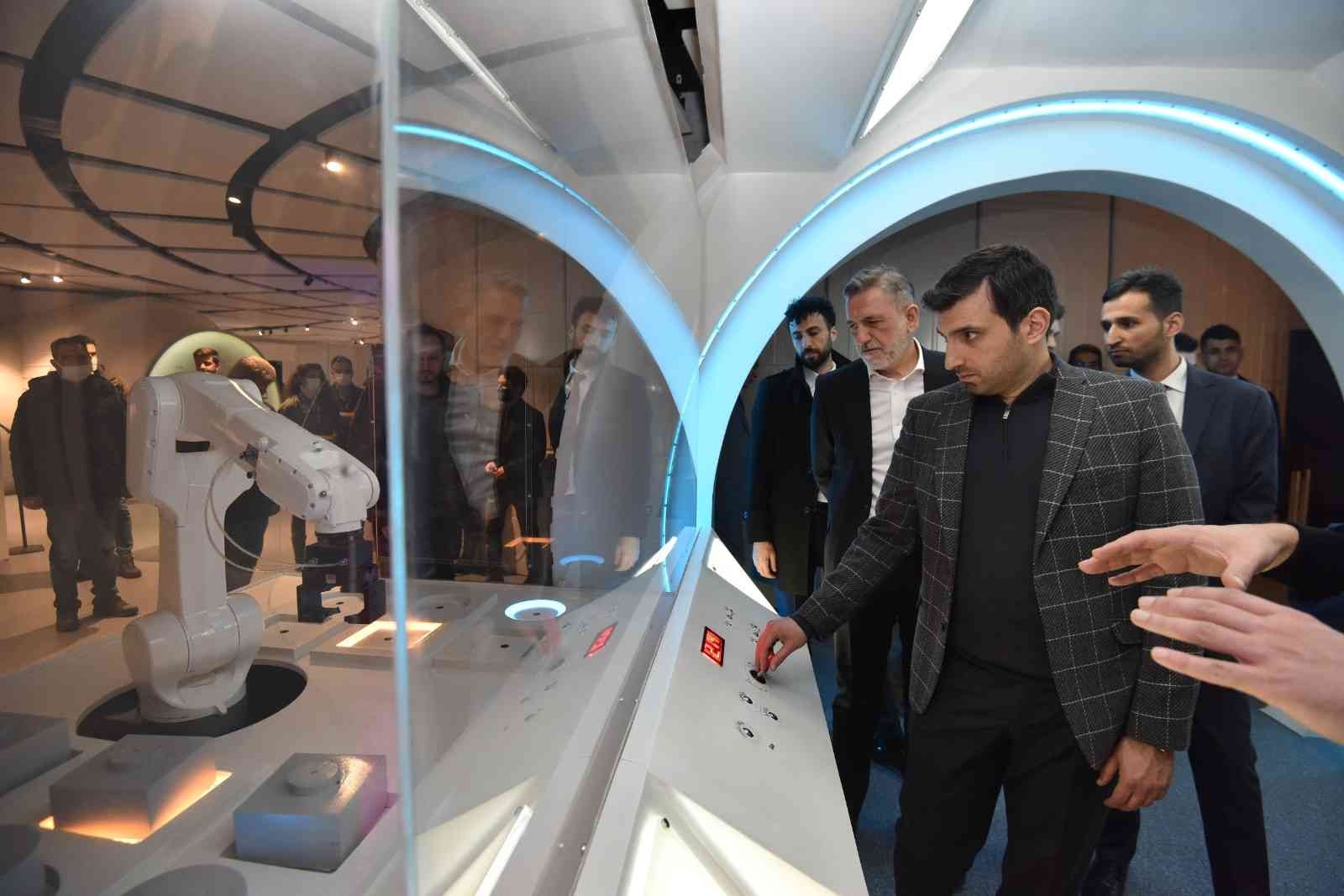 Bayraktar: “GUHEM çocuklara uzay ve havacılık sevdasını aşılıyor” Avrupa’nın en büyük uzay ve havacılık temalı eğitim merkezi olan Gökmen Uzay Havacılık Eğitim Merkezi (GUHEM), Baykar Teknoloji Lideri ve T3 ...