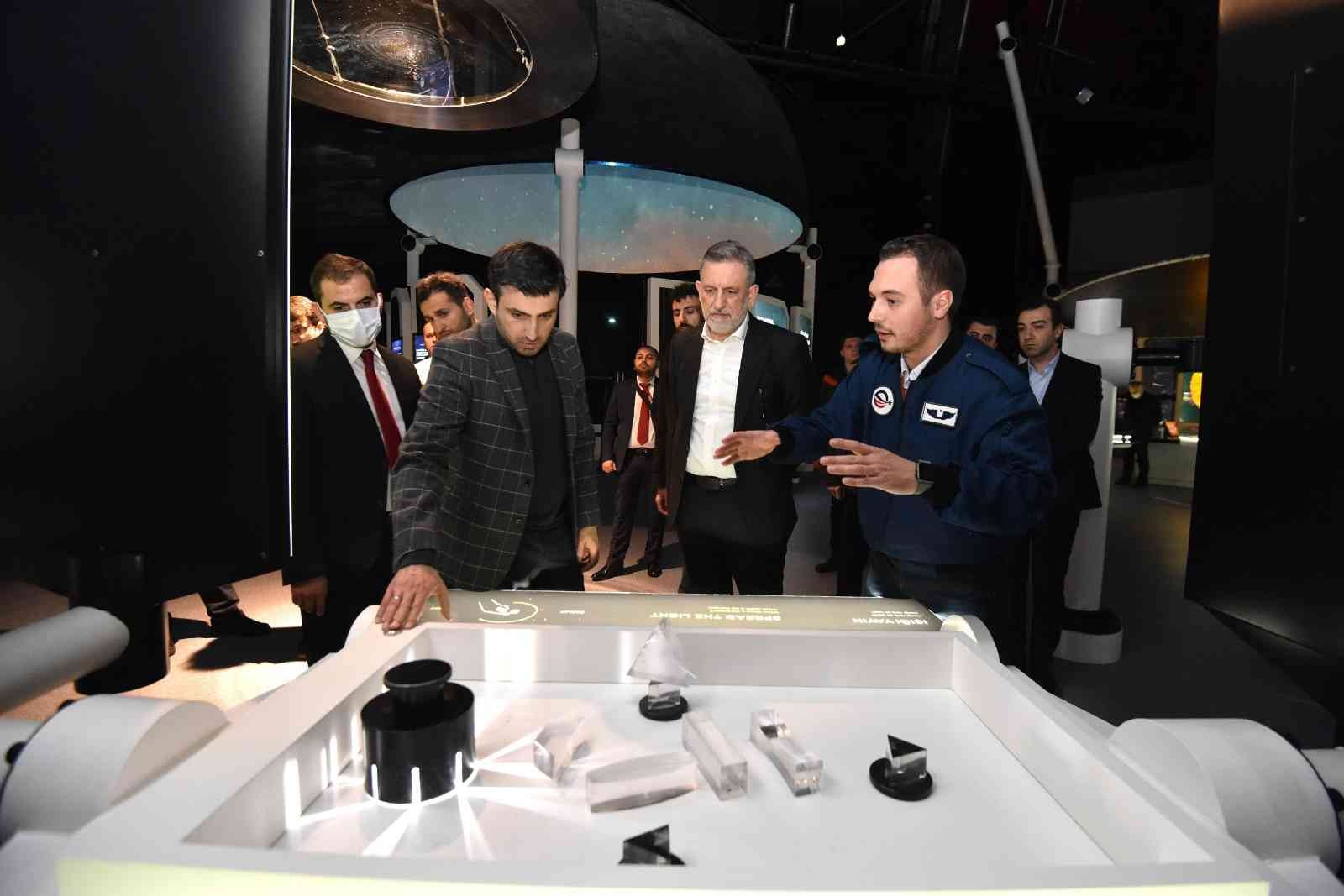 Bayraktar: “GUHEM çocuklara uzay ve havacılık sevdasını aşılıyor” Avrupa’nın en büyük uzay ve havacılık temalı eğitim merkezi olan Gökmen Uzay Havacılık Eğitim Merkezi (GUHEM), Baykar Teknoloji Lideri ve T3 ...