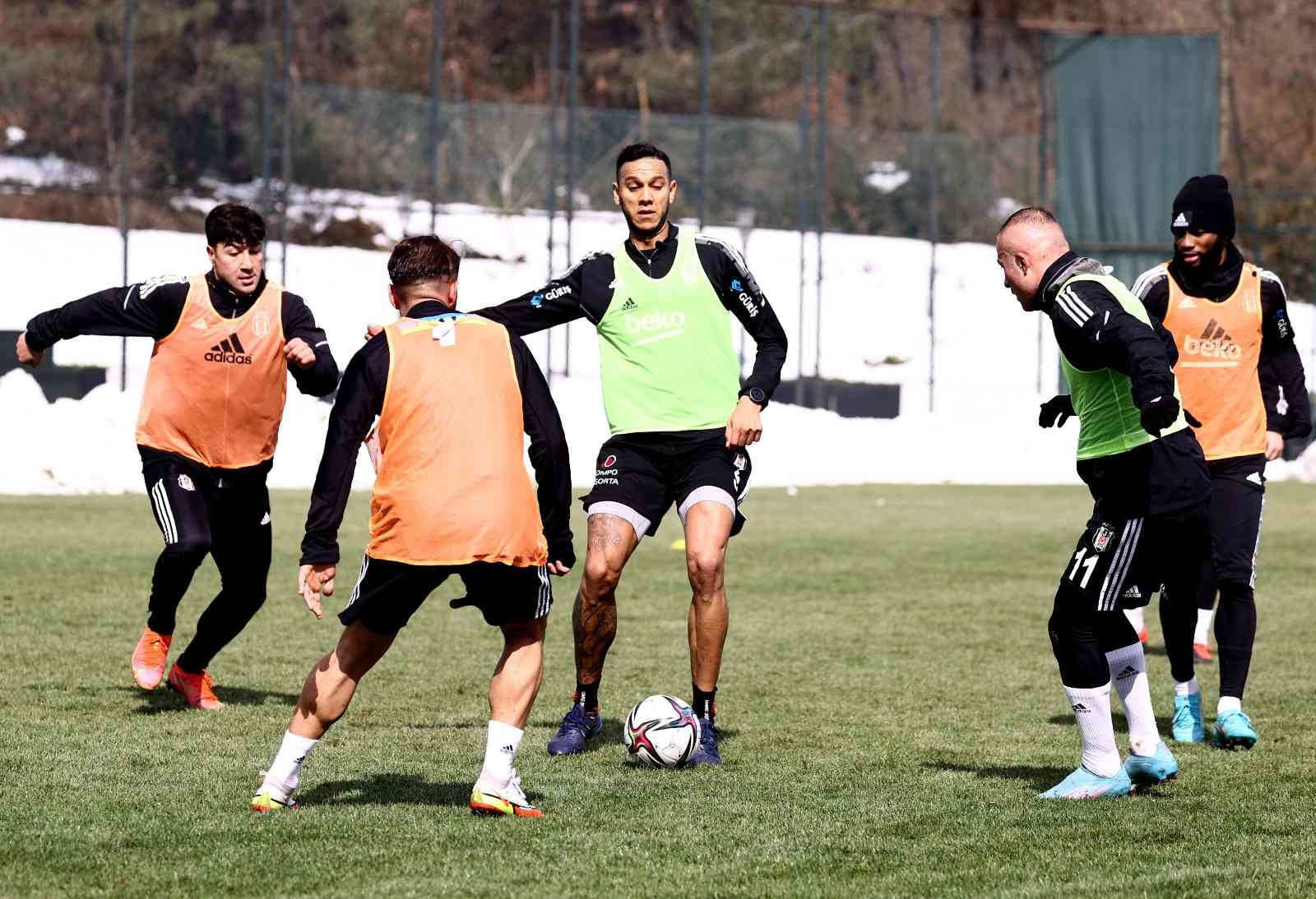 Beşiktaş, Hatayspor maçının hazırlıklarına başladı Beşiktaş, Spor Toto Süper Lig’in 30. haftasında sahasında Hatayspor ile oynayacağı maçın hazırlıklarına ara vermeden başladı. Teknik Direktör ...