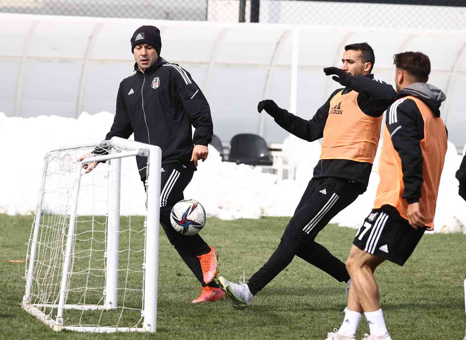 Beşiktaş, Hatayspor maçının hazırlıklarına başladı Beşiktaş, Spor Toto Süper Lig’in 30. haftasında sahasında Hatayspor ile oynayacağı maçın hazırlıklarına ara vermeden başladı. Teknik Direktör ...