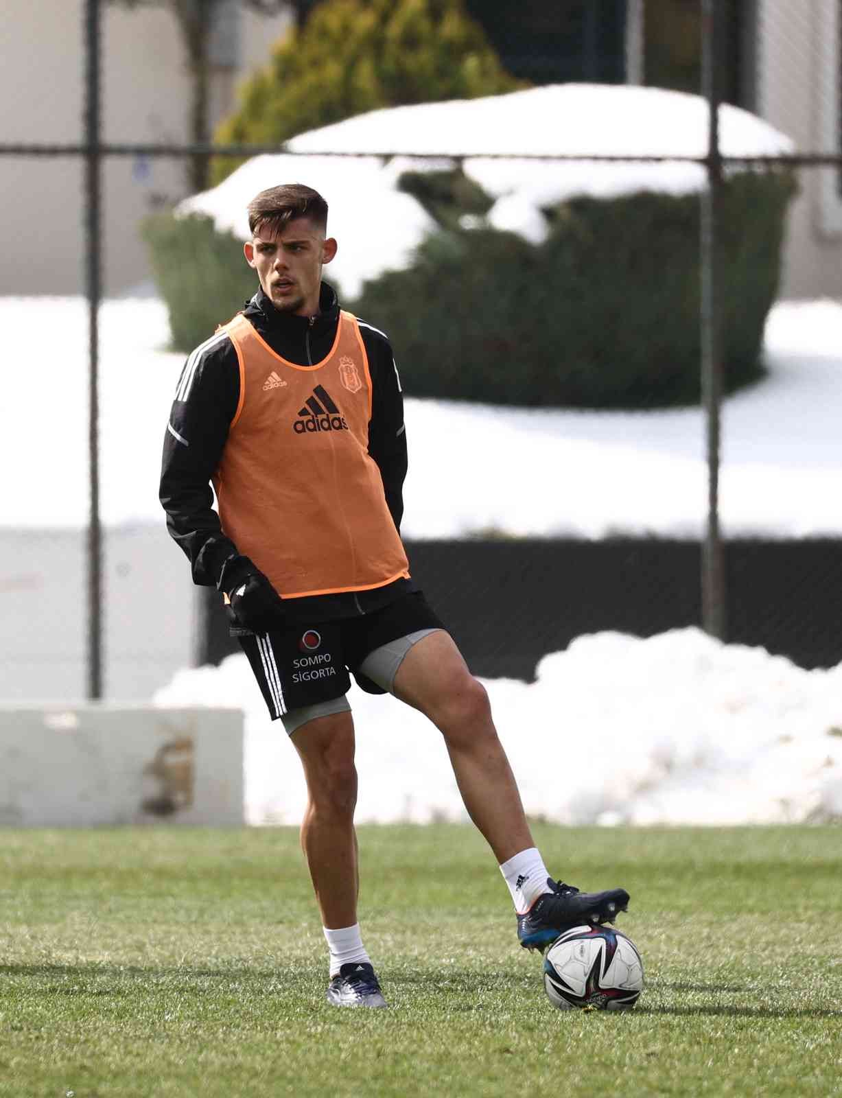 Beşiktaş, Hatayspor maçının hazırlıklarına başladı Beşiktaş, Spor Toto Süper Lig’in 30. haftasında sahasında Hatayspor ile oynayacağı maçın hazırlıklarına ara vermeden başladı. Teknik Direktör ...