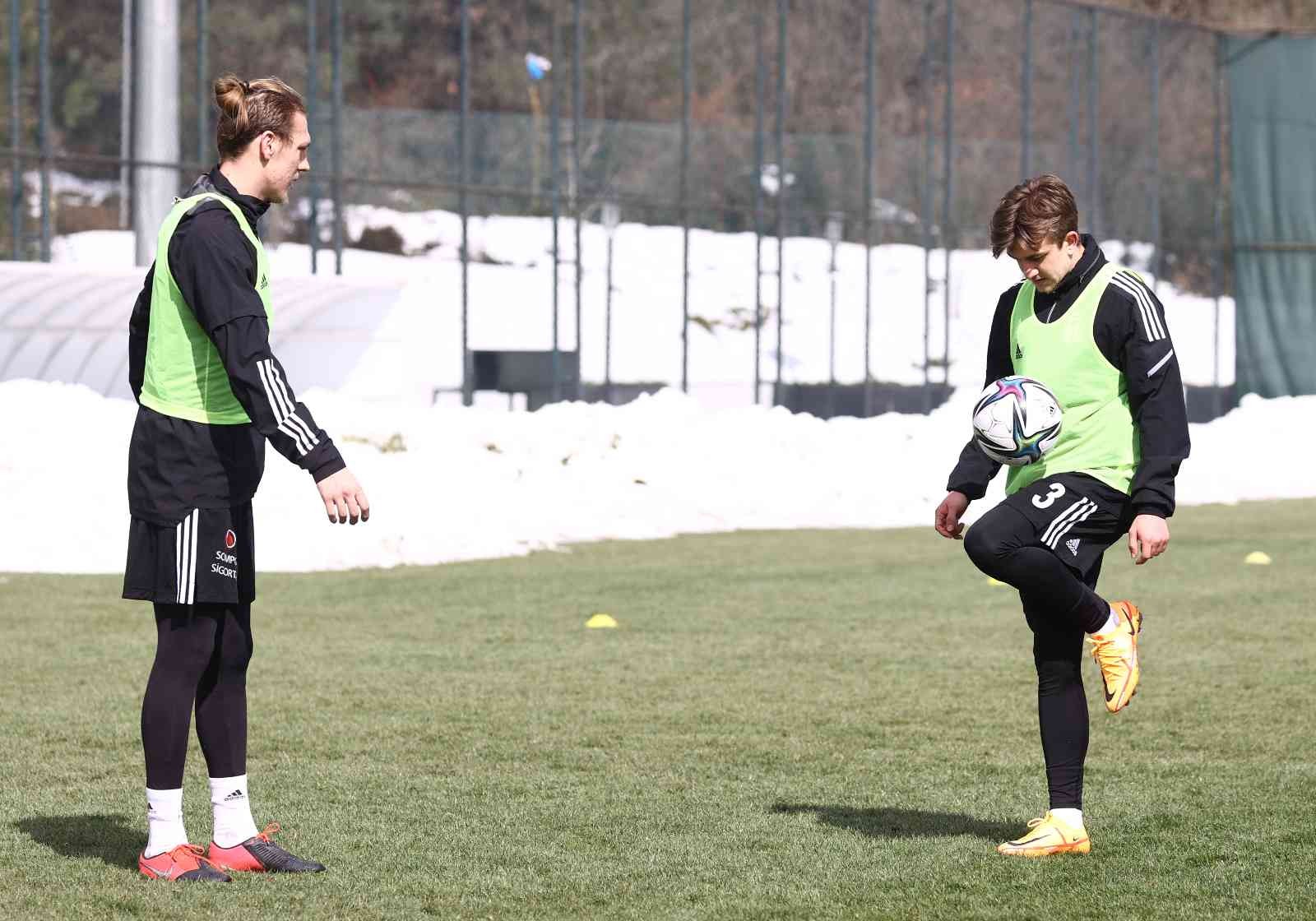 Beşiktaş, Hatayspor maçının hazırlıklarına başladı Beşiktaş, Spor Toto Süper Lig’in 30. haftasında sahasında Hatayspor ile oynayacağı maçın hazırlıklarına ara vermeden başladı. Teknik Direktör ...