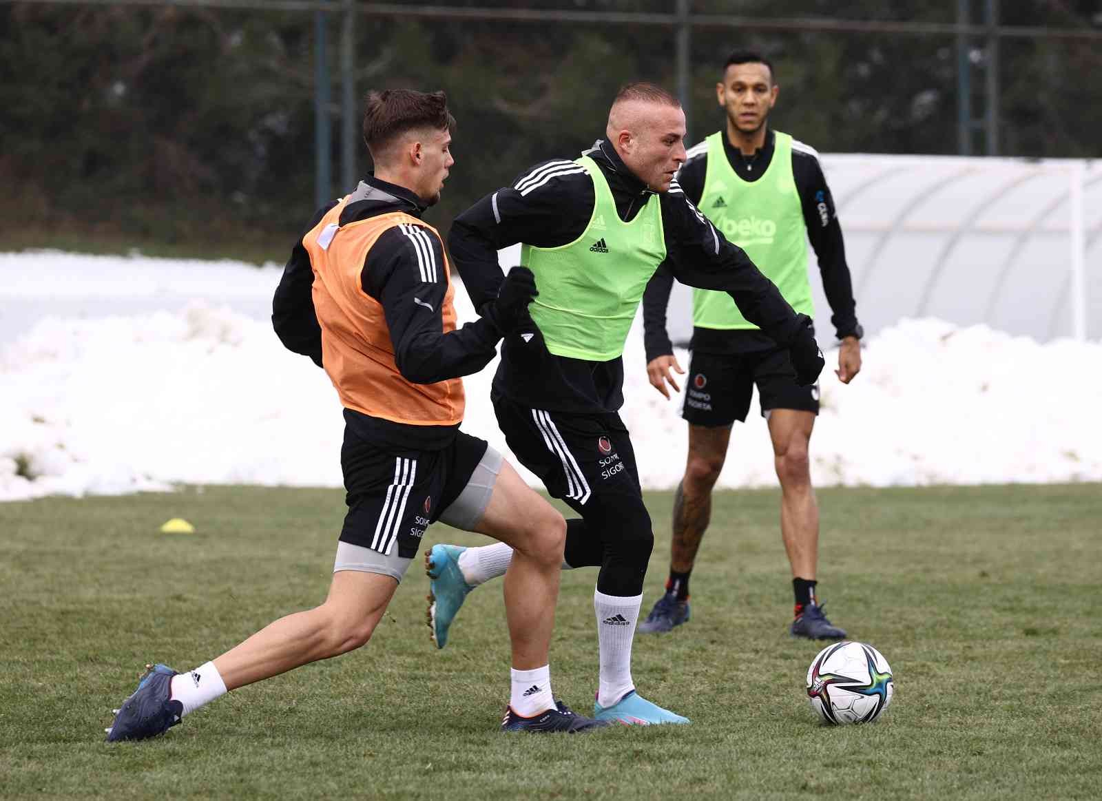 Beşiktaş, Hatayspor maçının hazırlıklarına başladı Beşiktaş, Spor Toto Süper Lig’in 30. haftasında sahasında Hatayspor ile oynayacağı maçın hazırlıklarına ara vermeden başladı. Teknik Direktör ...