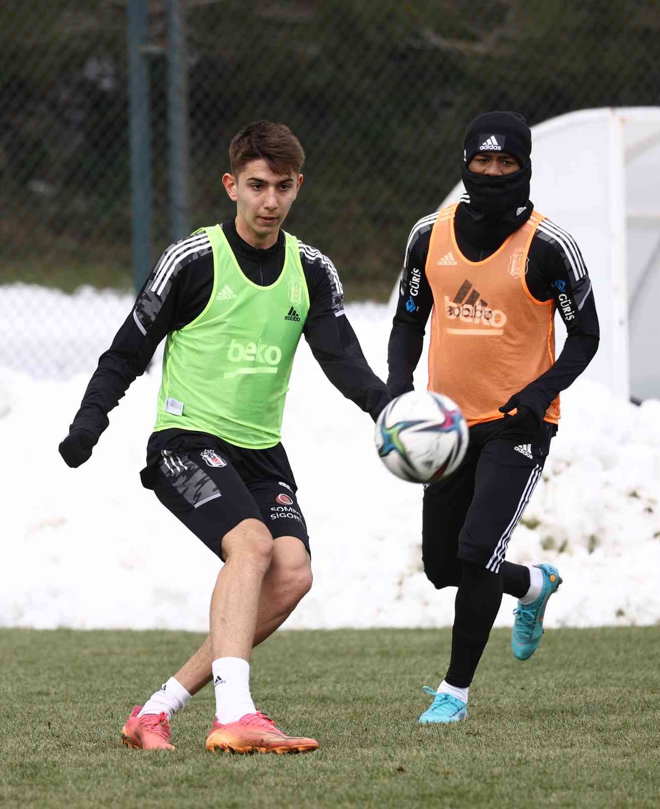 Beşiktaş, Hatayspor maçının hazırlıklarına başladı Beşiktaş, Spor Toto Süper Lig’in 30. haftasında sahasında Hatayspor ile oynayacağı maçın hazırlıklarına ara vermeden başladı. Teknik Direktör ...