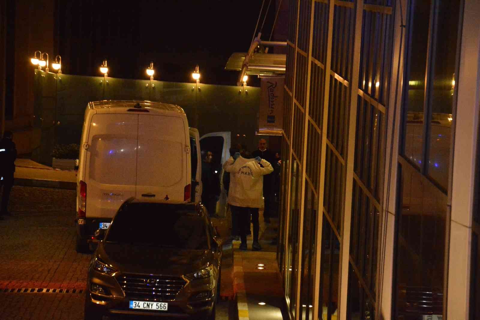 Beşiktaş Ortaköy’de otelin 7’nci katından düşerek ağır yaralanan kadın hastaneye kaldırıldı. Kadının yanındaki erkek ise gözaltına alınarak polis ...