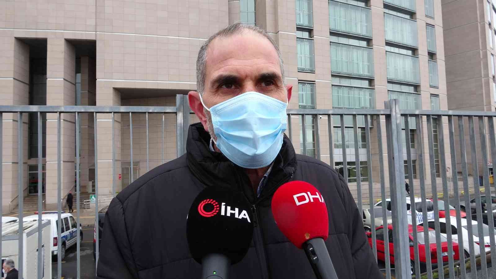 Beyoğlu’nda küçük çocuğu silahla vuran sanıklardan birine tahliye Beyoğlu’nda husumetlilerine benzettikleri iddiasıyla 16 yaşındaki bir çocuğun silahla vurularak ağır yaralanmasına neden olan 3 sanıktan 18 ...