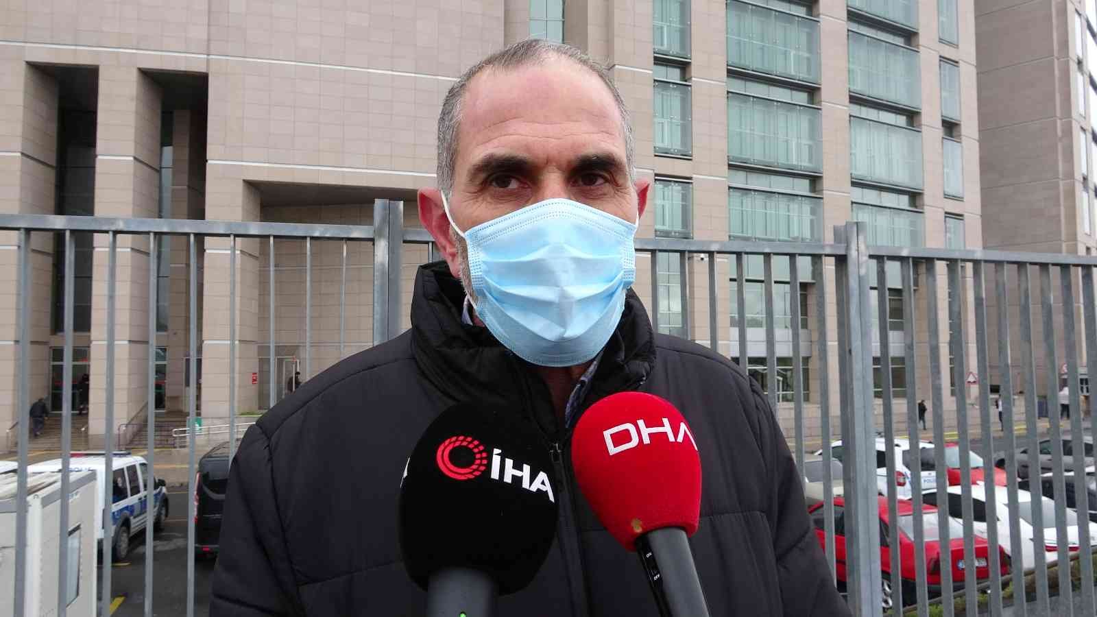 Beyoğlu’nda küçük çocuğu silahla vuran sanıklardan birine tahliye Beyoğlu’nda husumetlilerine benzettikleri iddiasıyla 16 yaşındaki bir çocuğun silahla vurularak ağır yaralanmasına neden olan 3 sanıktan 18 ...