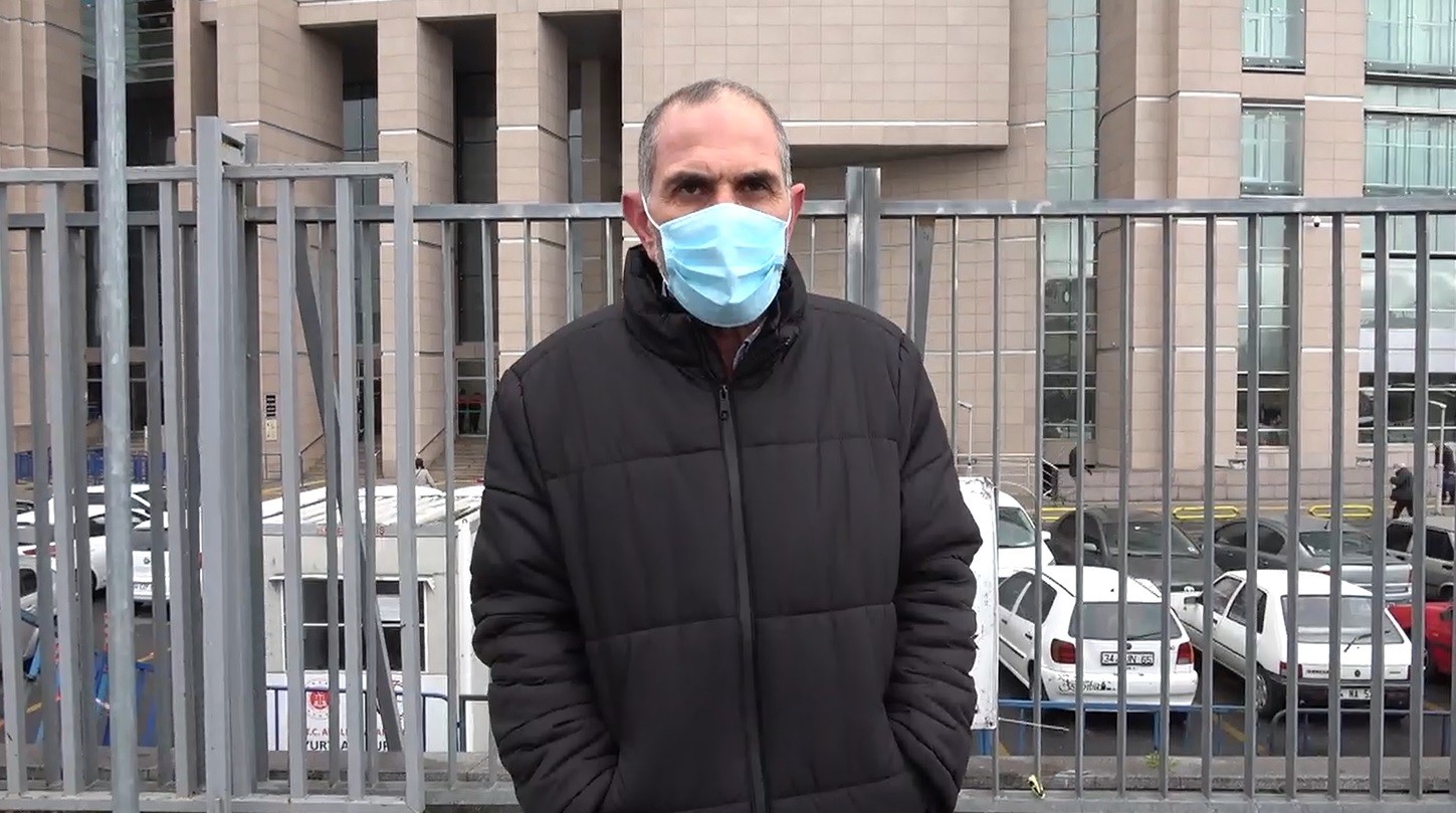 Beyoğlu’nda küçük çocuğu silahla vuran sanıklardan birine tahliye Beyoğlu’nda husumetlilerine benzettikleri iddiasıyla 16 yaşındaki bir çocuğun silahla vurularak ağır yaralanmasına neden olan 3 sanıktan 18 ...