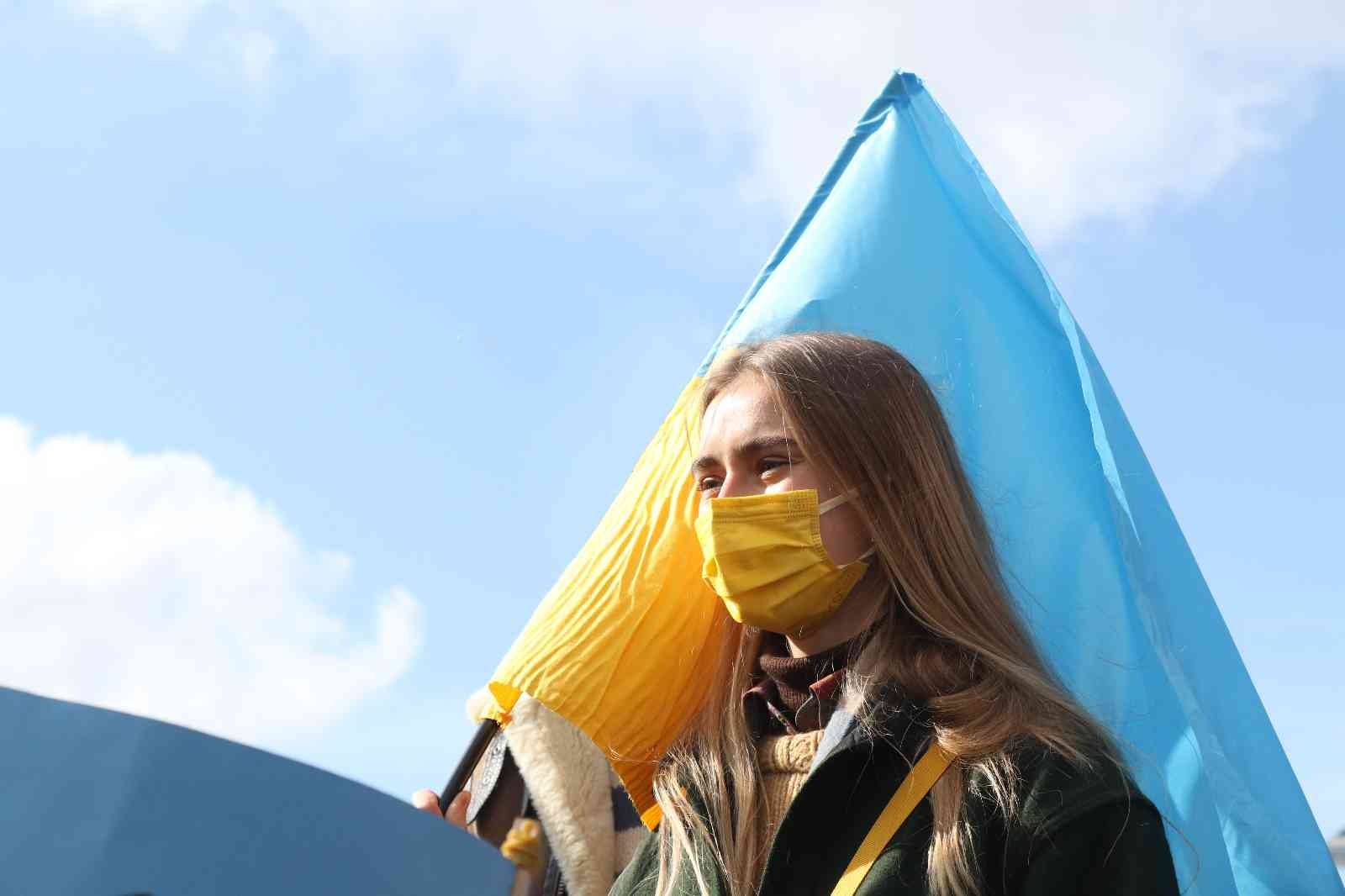Ülkelerindeki savaşı ve Rusya’yı protesto etmek isteyen Ukraynalılar bir kez daha Beyoğlu’nda toplandı. Ukrayna’dan iki gün önce döndüklerini ...